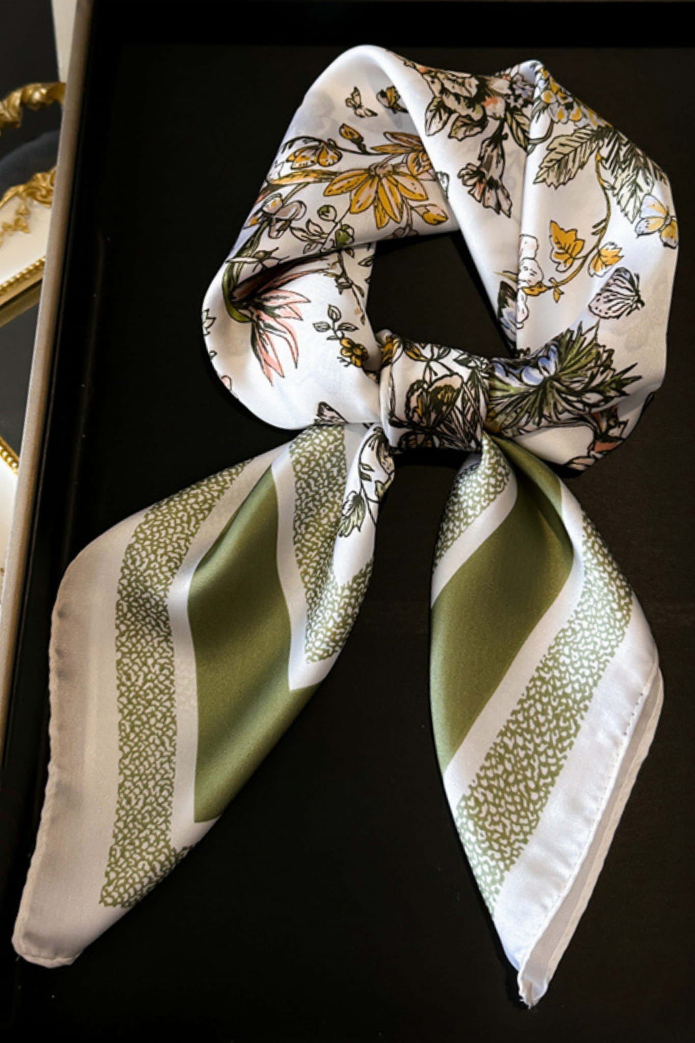 Apaszka, Model: FJ465-1//T41//20, Kolor: khaki, Skład materiału: 100% Poliester, Przeznaczenie: Wielosezonowe, Wymiary(długość/szerokość): 70cm/70cm