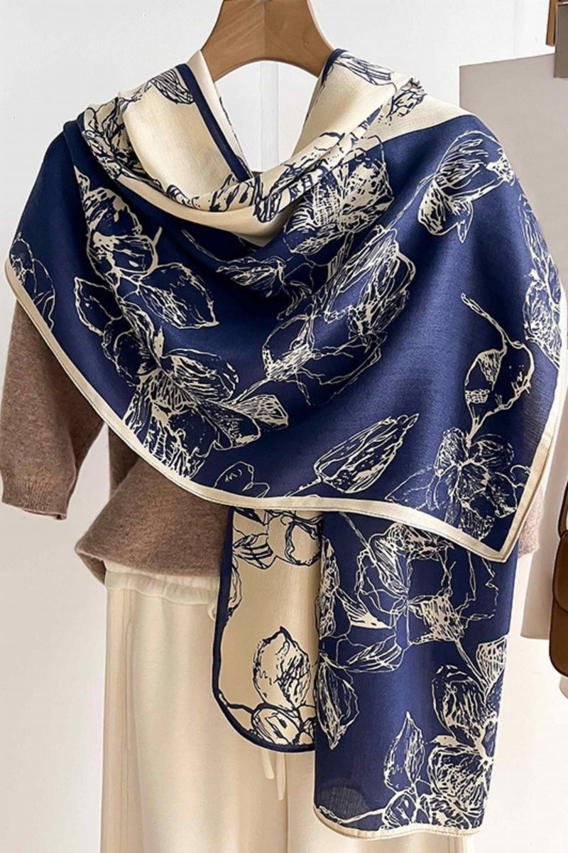 Szalik Damski, Model: HC012-3//T24//3, Kolor: granatowy, Skład materiału: 100% Wiskoza, Przeznaczenie: Wielosezonowe, Wymiary(długość/szerokość): 178cm/66cm
