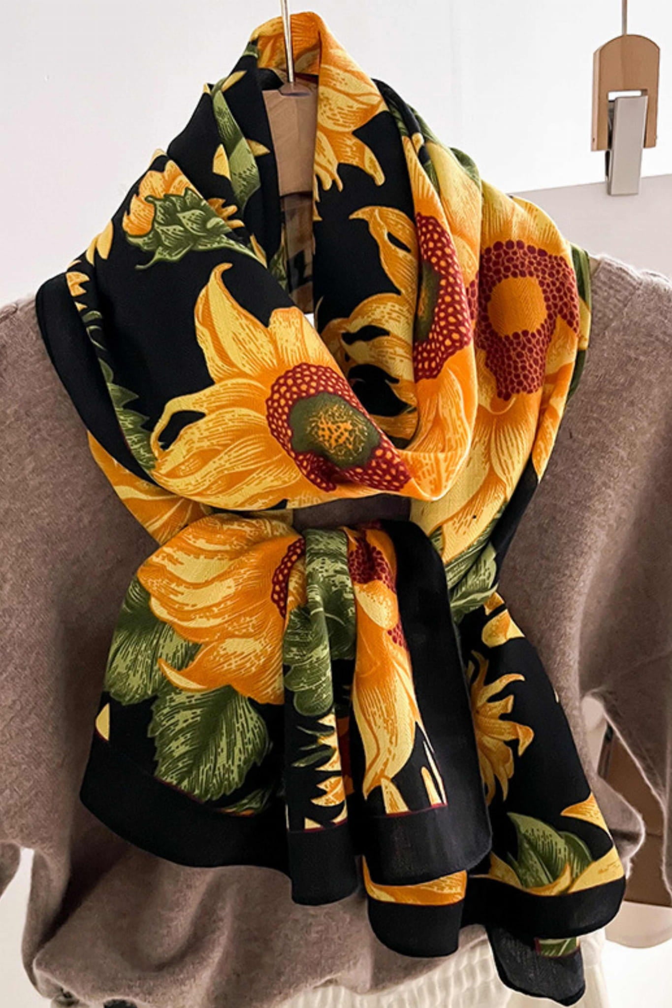 Szalik Damski, Model: HC022-2//T24//3, Kolor: żółty, Skład materiału: 100% Wiskoza, Przeznaczenie: Wielosezonowe, Wymiary(długość/szerokość): 178cm/66cm