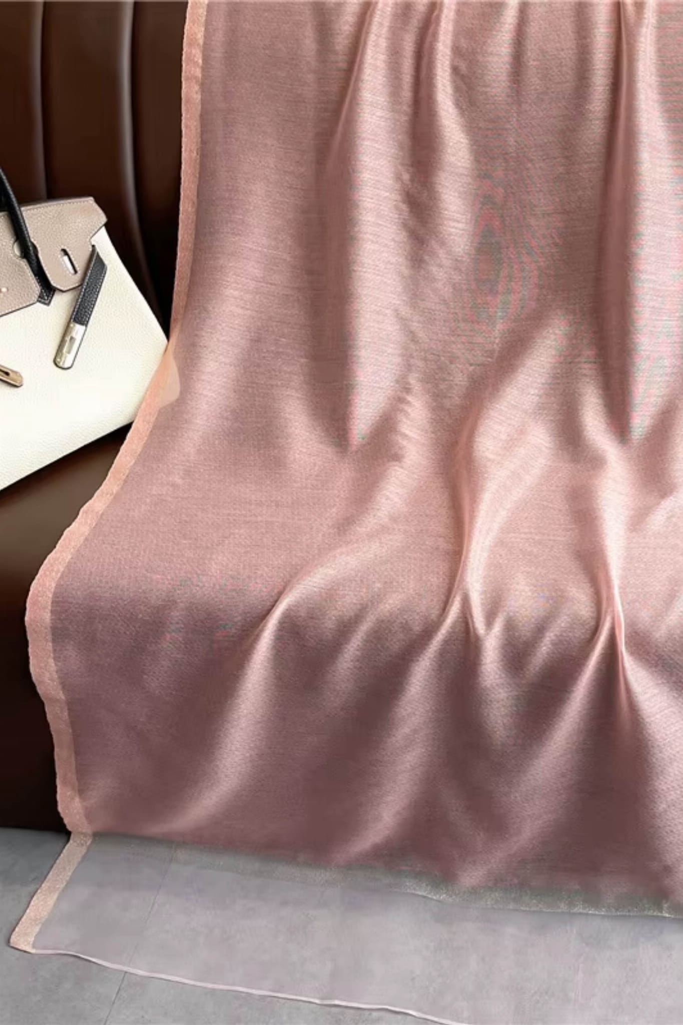 Szalik Damski, Model: RS002-3//T22//1, Kolor: różowy, Skład materiału: 60% Wełna; 40% Jedwab morwowy, Przeznaczenie: Wielosezonowe, Wymiary(długość/szerokość): 190cm/70cm (Szalik Damski, zdjęcie 3)