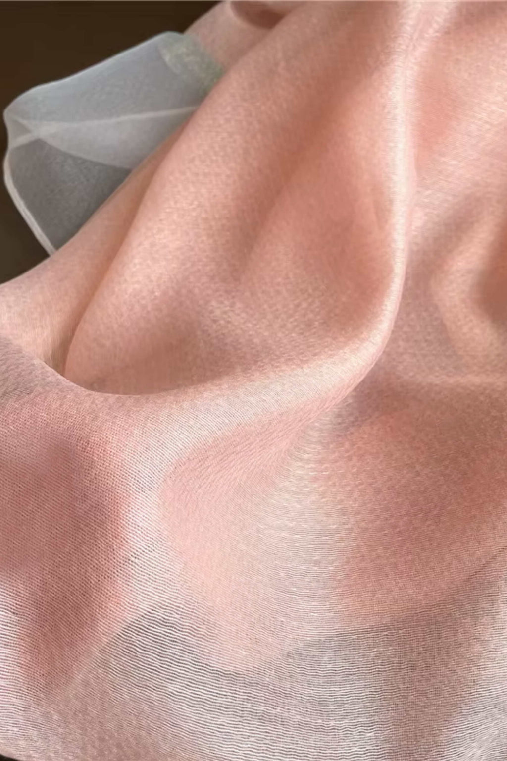 Szalik Damski, Model: RS002-3//T22//1, Kolor: różowy, Skład materiału: 60% Wełna; 40% Jedwab morwowy, Przeznaczenie: Wielosezonowe, Wymiary(długość/szerokość): 190cm/70cm (Szalik Damski, zdjęcie 4)