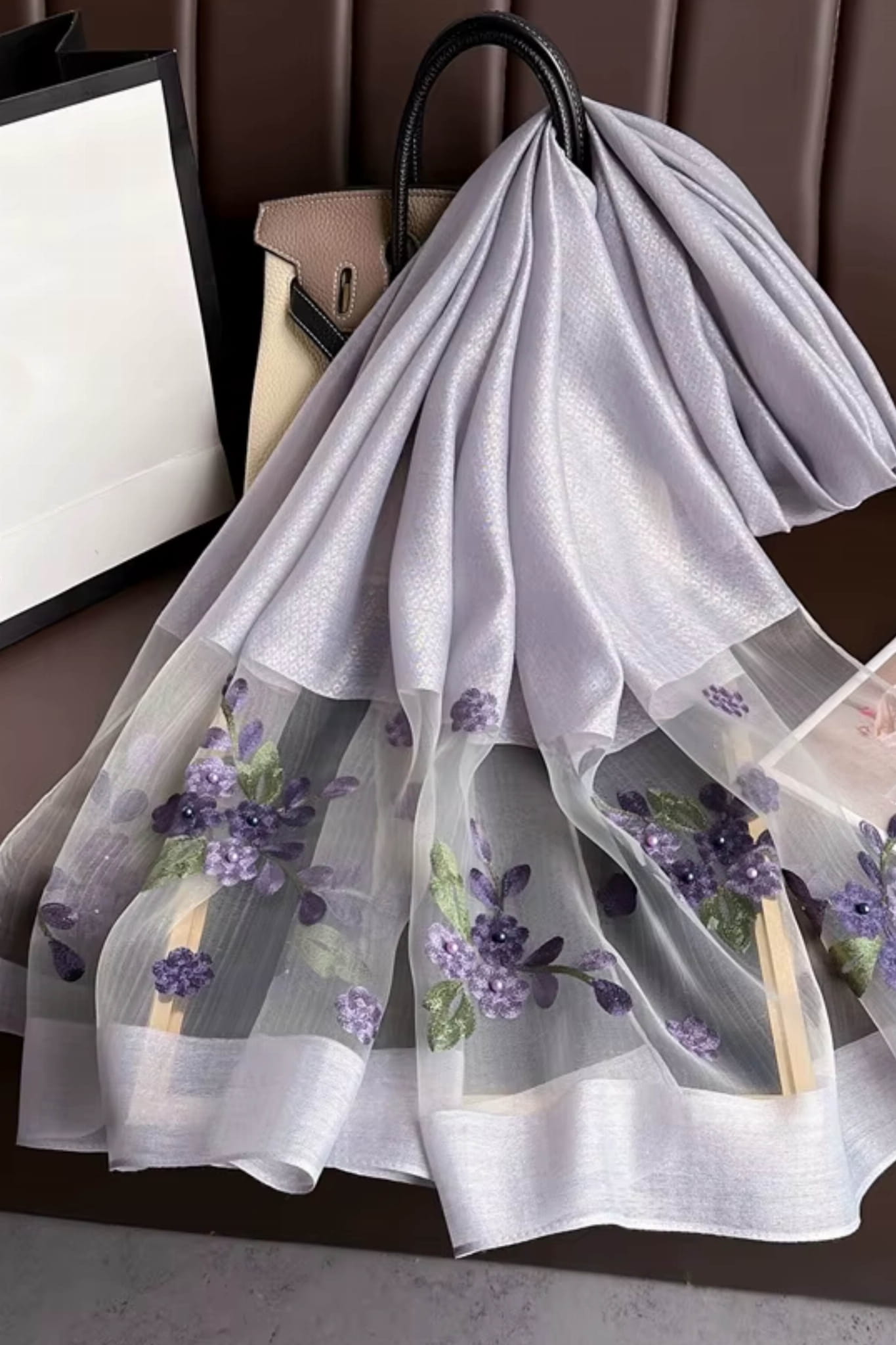 Szalik Damski, Model: RS033-11//T22//1, Kolor: fioletowy, Skład materiału: 60% Jedwab; 40% Poliester, Przeznaczenie: Wielosezonowe, Wymiary(długość/szerokość): 180cm/70cm (Szalik Damski, zdjęcie 2)