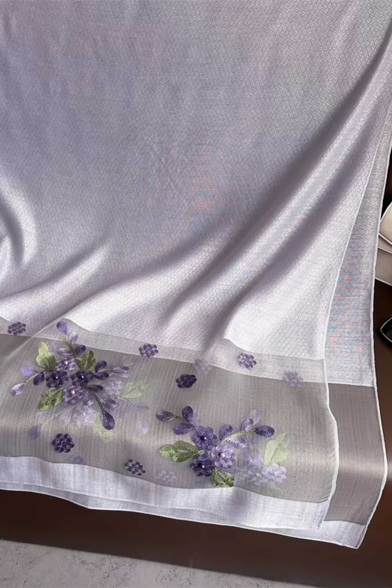 Szalik Damski, Model: RS033-11//T22//1, Kolor: fioletowy, Skład materiału: 60% Jedwab; 40% Poliester, Przeznaczenie: Wielosezonowe, Wymiary(długość/szerokość): 180cm/70cm (Szalik Damski, zdjęcie 3)