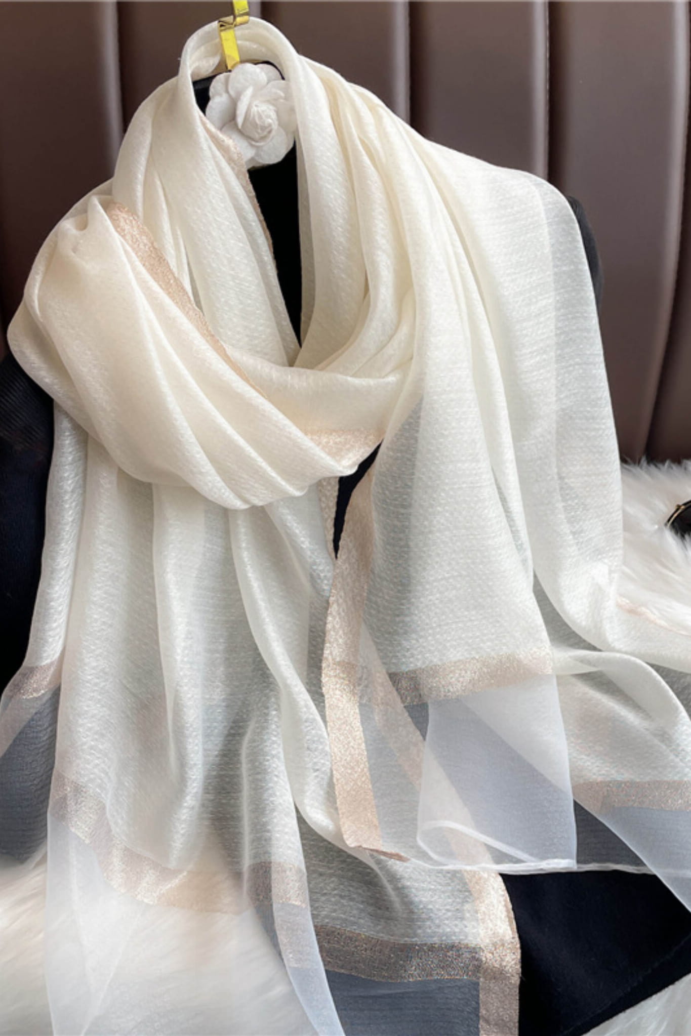 Szalik Damski, Model: RS034-7//T22//1, Kolor: ekru, Skład materiału: 60% Jedwab; 40% Poliester, Przeznaczenie: Wielosezonowe, Wymiary(długość/szerokość): 180cm/70cm