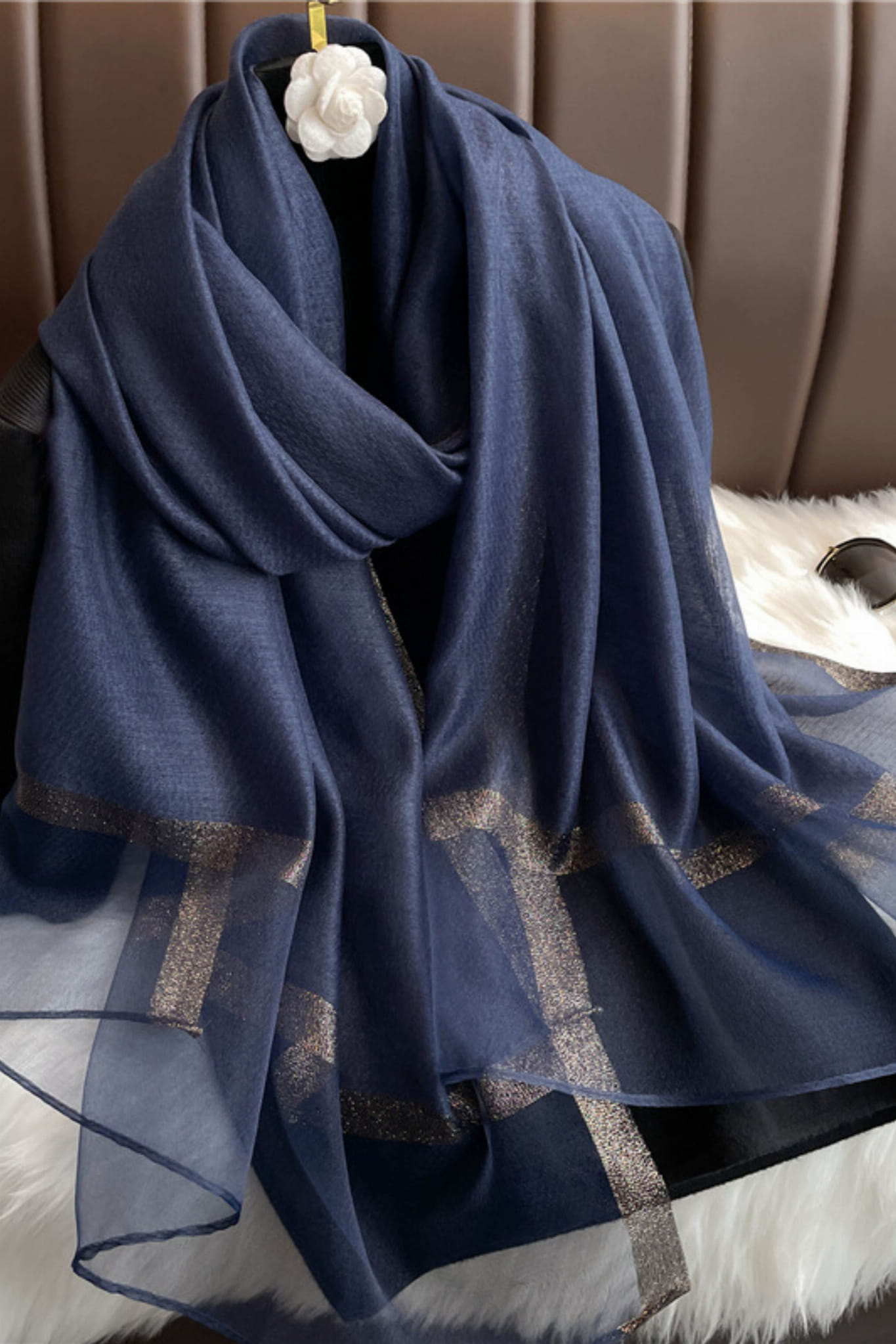 Szalik Damski, Model: RS034-6//T22//1, Kolor: granatowy, Skład materiału: 60% Jedwab; 40% Poliester, Przeznaczenie: Wielosezonowe, Wymiary(długość/szerokość): 180cm/70cm