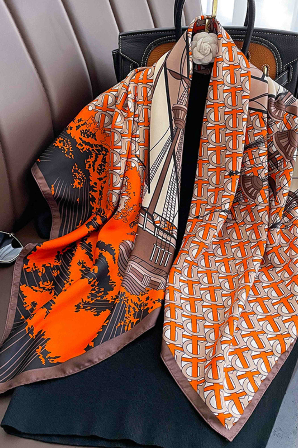 Apaszka, Model: F347-1//T35//14, Kolor: pomarańczowy, Skład materiału: 100% Poliester, Przeznaczenie: Wielosezonowe, Wymiary(długość/szerokość): 90cm/90cm