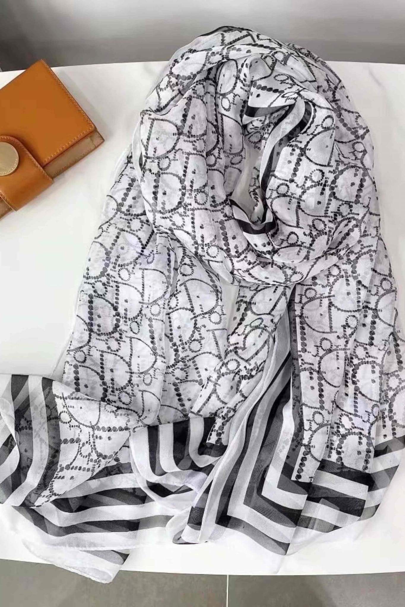 Szalik Damski, Model: YY124-3//T23//2, Kolor: biały, Skład materiału: 100% Poliester, Przeznaczenie: Wielosezonowe, Wymiary(długość/szerokość): 190cm/135cm