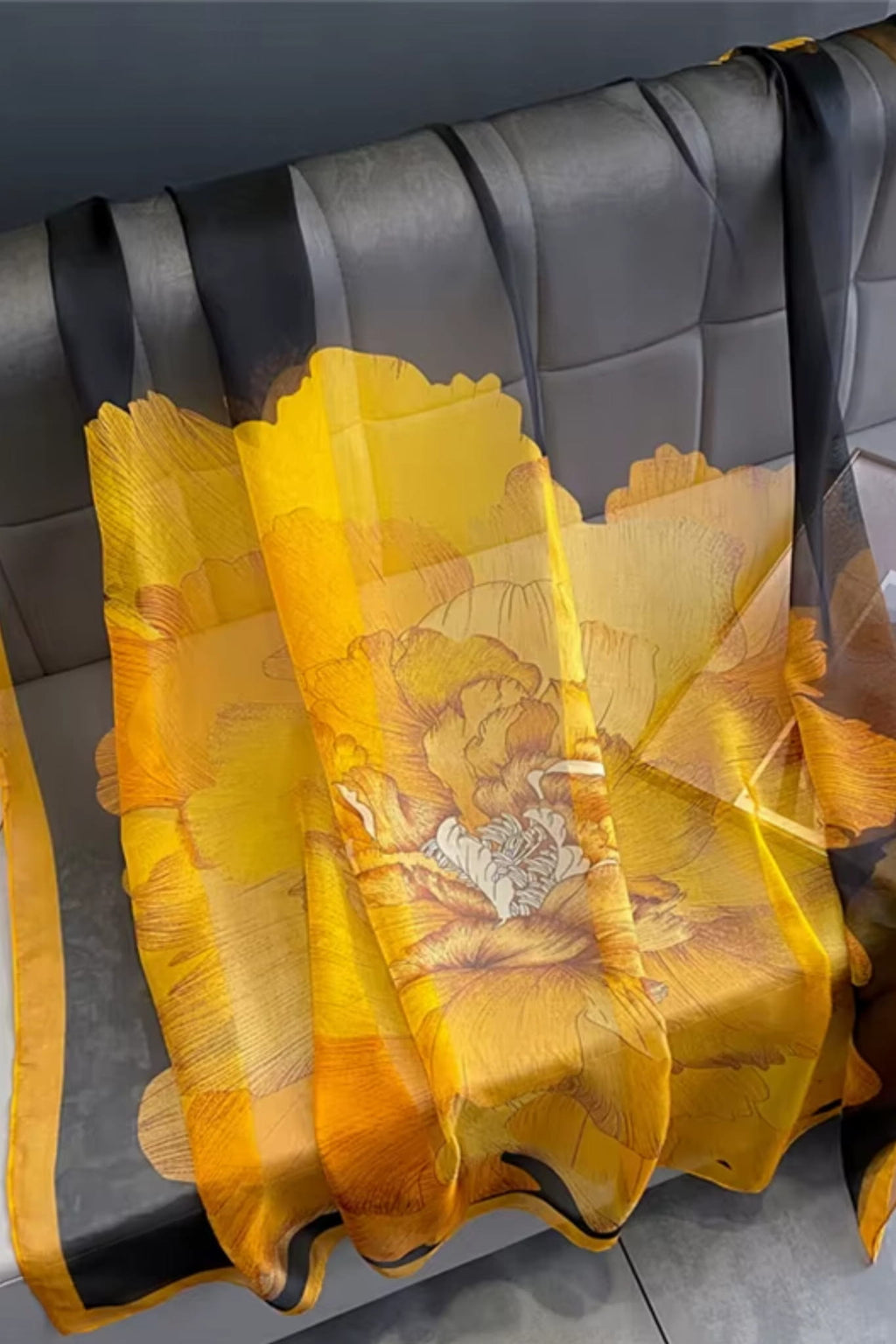 Szalik Damski, Model: YY003//T23//2, Kolor: żółty, Skład materiału: 100% Poliester, Przeznaczenie: Wielosezonowe, Wymiary(długość/szerokość): 190cm/135cm (Szalik Damski, zdjęcie 2)