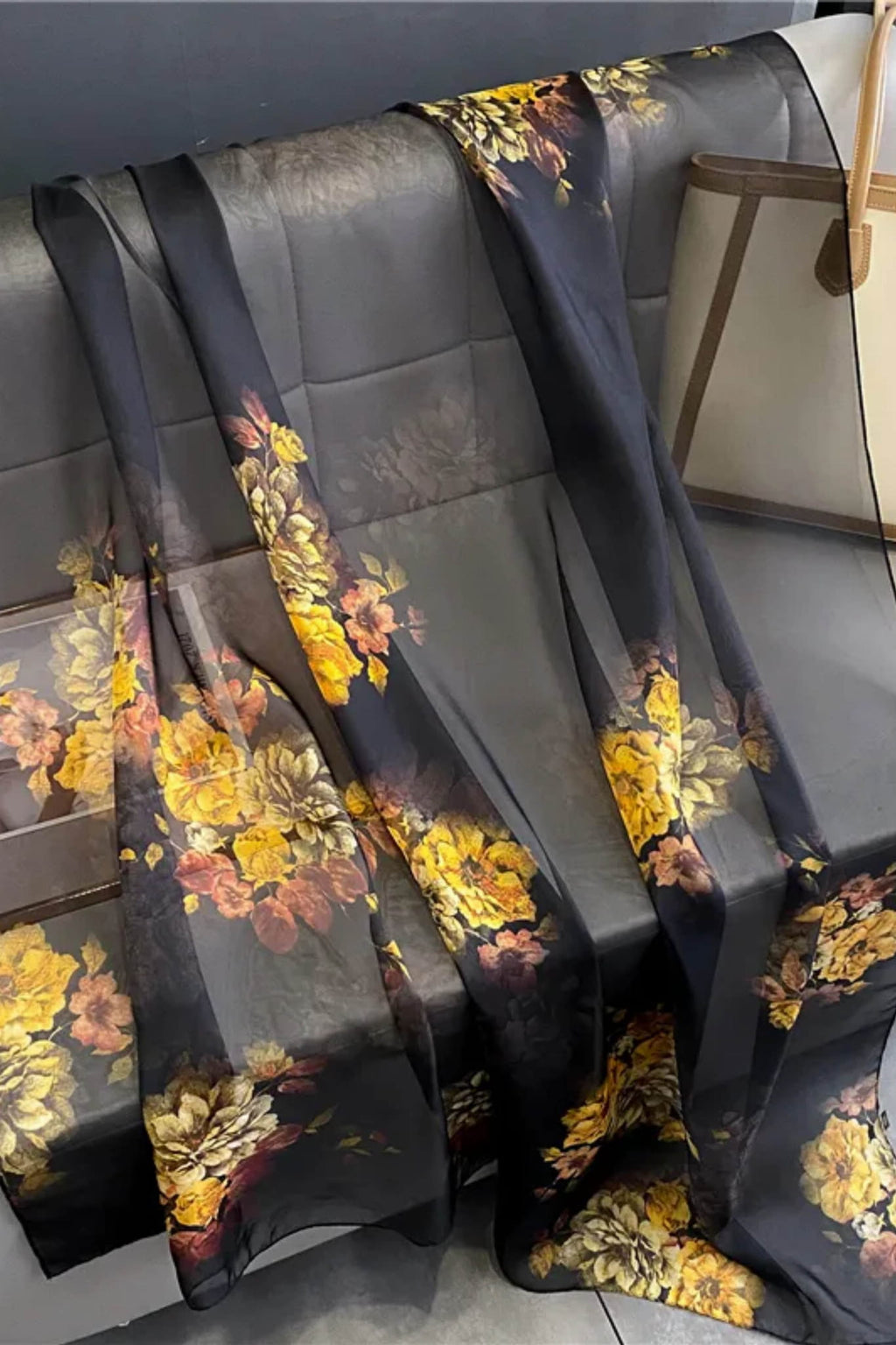 Szalik Damski, Model: YY005//T23//2, Kolor: czarny, Skład materiału: 100% Poliester, Przeznaczenie: Wielosezonowe, Wymiary(długość/szerokość): 190cm/135cm (Szalik Damski, zdjęcie 2)