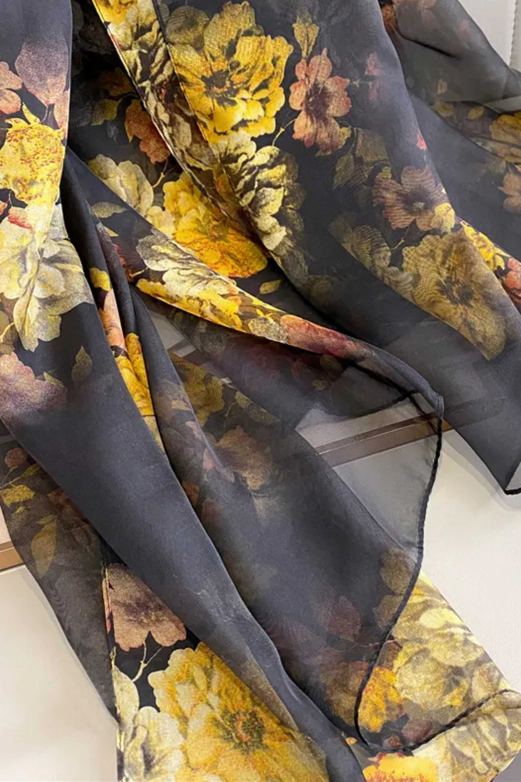 Szalik Damski, Model: YY005//T23//2, Kolor: czarny, Skład materiału: 100% Poliester, Przeznaczenie: Wielosezonowe, Wymiary(długość/szerokość): 190cm/135cm (Szalik Damski, zdjęcie 3)