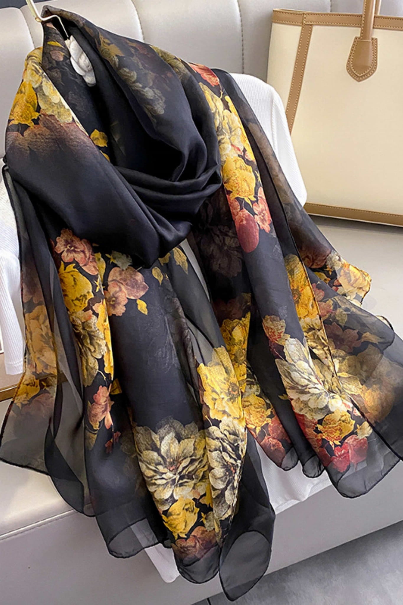 Szalik Damski, Model: YY005//T23//2, Kolor: czarny, Skład materiału: 100% Poliester, Przeznaczenie: Wielosezonowe, Wymiary(długość/szerokość): 190cm/135cm