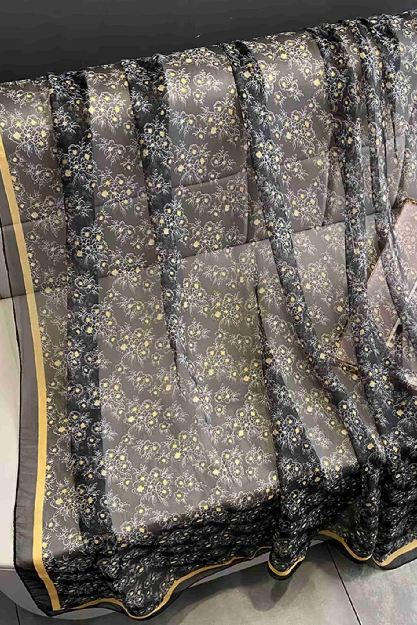 Szalik Damski, Model: YY008//T23//2, Kolor: czarny, Skład materiału: 100% Poliester, Przeznaczenie: Wielosezonowe, Wymiary(długość/szerokość): 190cm/135cm (Szalik Damski, zdjęcie 2)