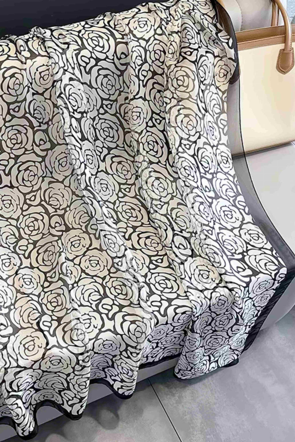 Szalik Damski, Model: YY019//T23//2, Kolor: biały, Skład materiału: 100% Poliester, Przeznaczenie: Wielosezonowe, Wymiary(długość/szerokość): 190cm/135cm (Szalik Damski, zdjęcie 5)