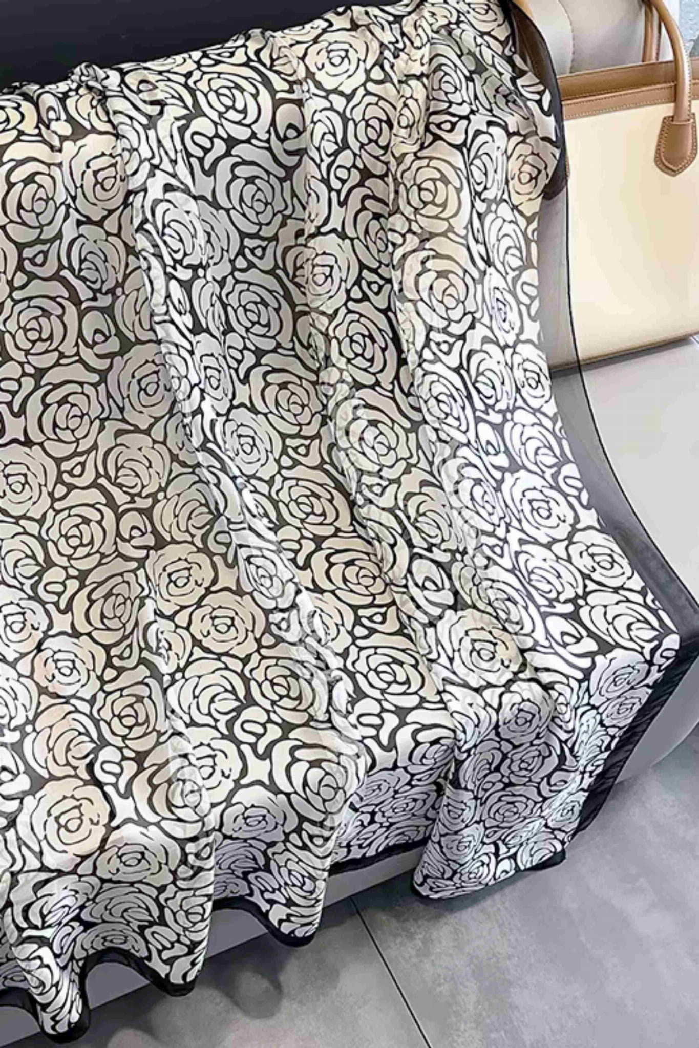 Szalik Damski, Model: YY019//T23//2, Kolor: biały, Skład materiału: 100% Poliester, Przeznaczenie: Wielosezonowe, Wymiary(długość/szerokość): 190cm/135cm (Szalik Damski, zdjęcie 5)