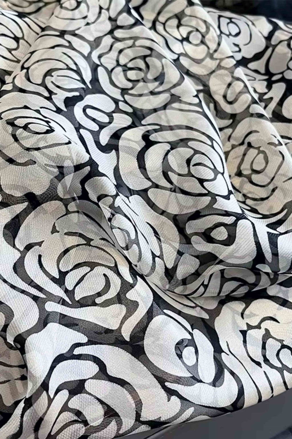 Szalik Damski, Model: YY019//T23//2, Kolor: biały, Skład materiału: 100% Poliester, Przeznaczenie: Wielosezonowe, Wymiary(długość/szerokość): 190cm/135cm (Szalik Damski, zdjęcie 3)