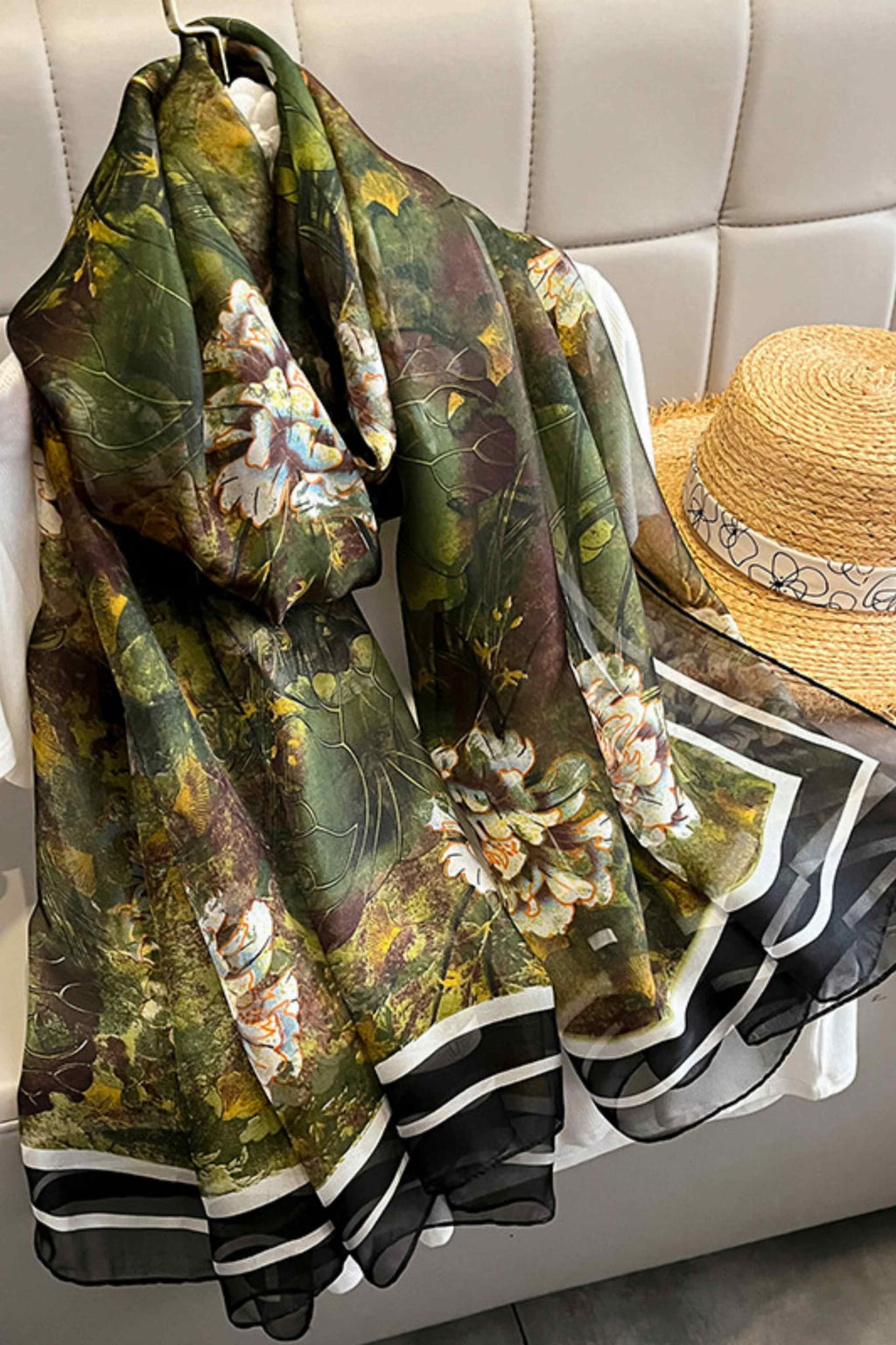 Szalik Damski, Model: YY029//T23//2, Kolor: zielony, Skład materiału: 100% Jedwab, Przeznaczenie: Wielosezonowe, Wymiary(długość/szerokość): 190cm/135cm