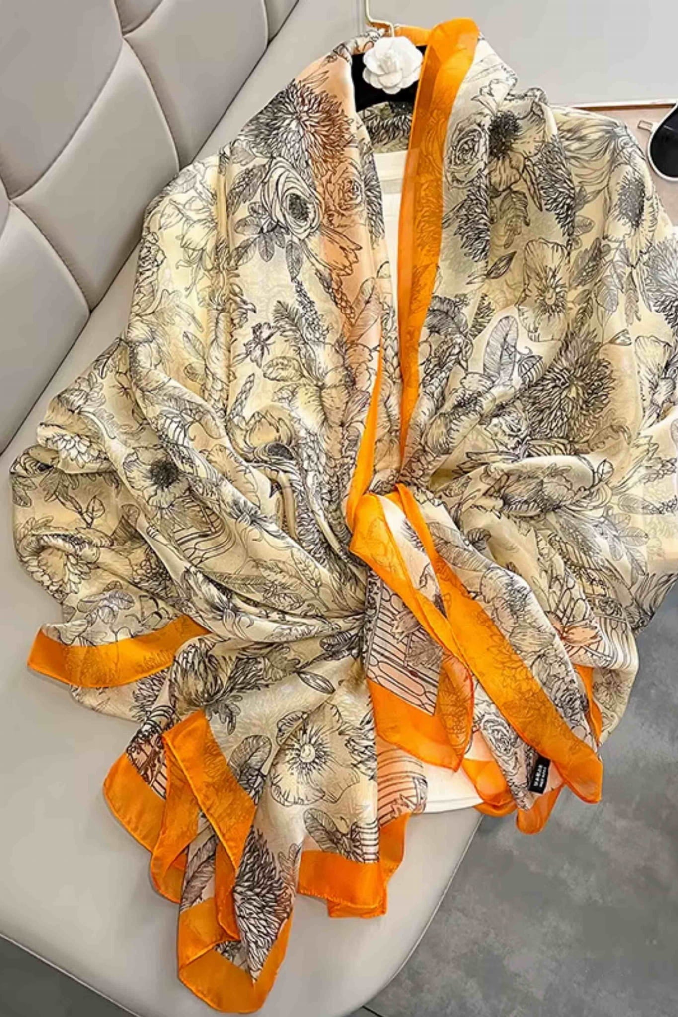 Szalik Damski, Model: YY035//T23//2, Kolor: beżowy, Skład materiału: 100% Poliester, Przeznaczenie: Wielosezonowe, Wymiary(długość/szerokość): 190cm/135cm