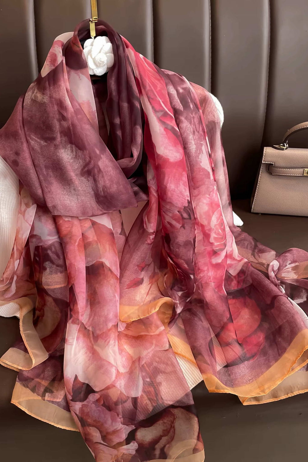 Szalik Damski, Model: YY059//T23//2, Kolor: burgundowy, Skład materiału: 100% Poliester, Przeznaczenie: Wielosezonowe, Wymiary(długość/szerokość): 190cm/135cm (Szalik Damski, zdjęcie 2)