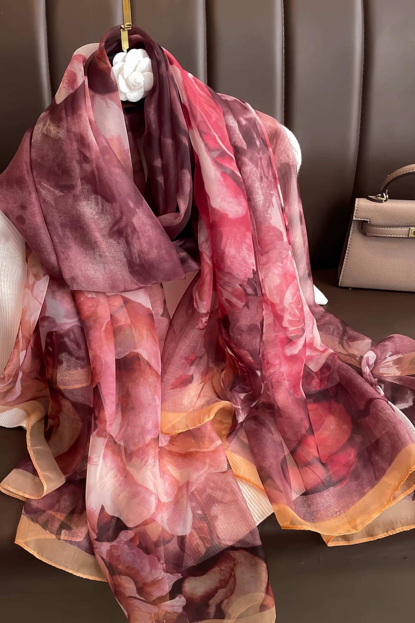 Szalik Damski, Model: YY059//T23//2, Kolor: burgundowy, Skład materiału: 100% Poliester, Przeznaczenie: Wielosezonowe, Wymiary(długość/szerokość): 190cm/135cm (Szalik Damski, zdjęcie 2)