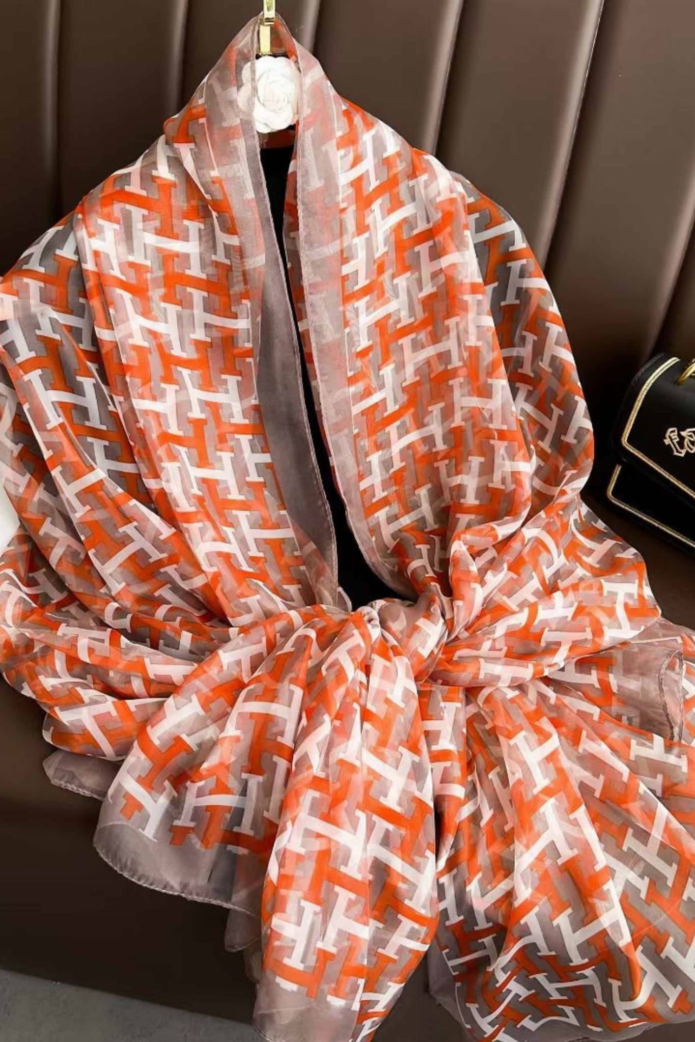 Szalik Damski, Model: YY120-1//T23//2, Kolor: pomarańczowy, Skład materiału: 100% Poliester, Przeznaczenie: Wielosezonowe, Wymiary(długość/szerokość): 190cm/135cm (Szalik Damski, zdjęcie 2)