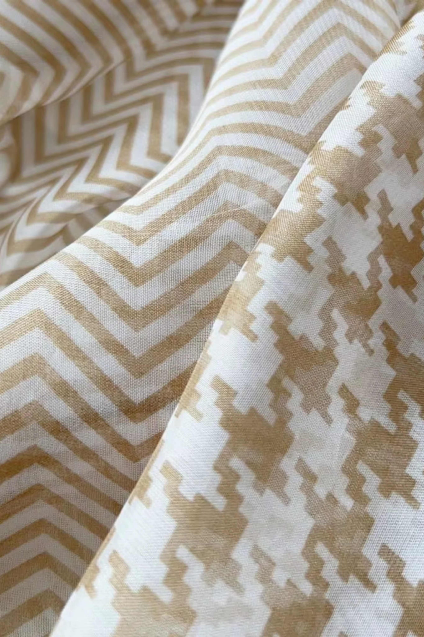 Szalik Damski, Model: YY121-1//T23//2, Kolor: beżowy, Skład materiału: 100% Poliester, Przeznaczenie: Wielosezonowe, Wymiary(długość/szerokość): 190cm/135cm (Szalik Damski, zdjęcie 2)