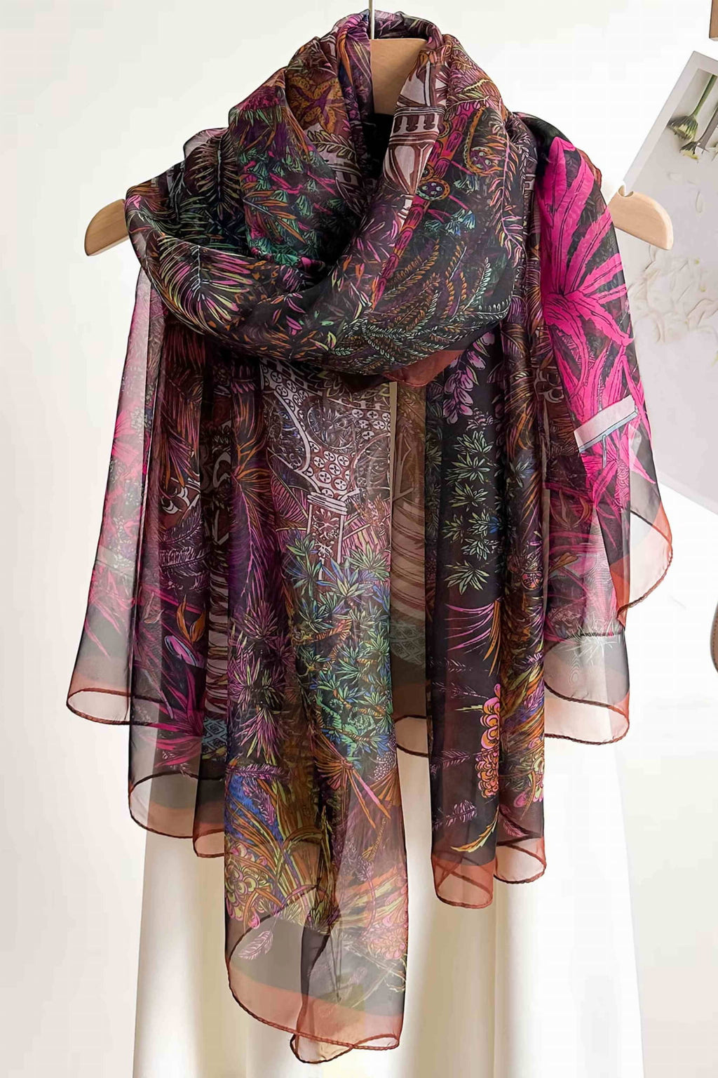 Szalik Damski, Model: YY177//T23//2, Kolor: fuksja, Skład materiału: 100% Poliester, Przeznaczenie: Wielosezonowe, Wymiary(długość/szerokość): 190cm/135cm (Szalik Damski, zdjęcie 3)