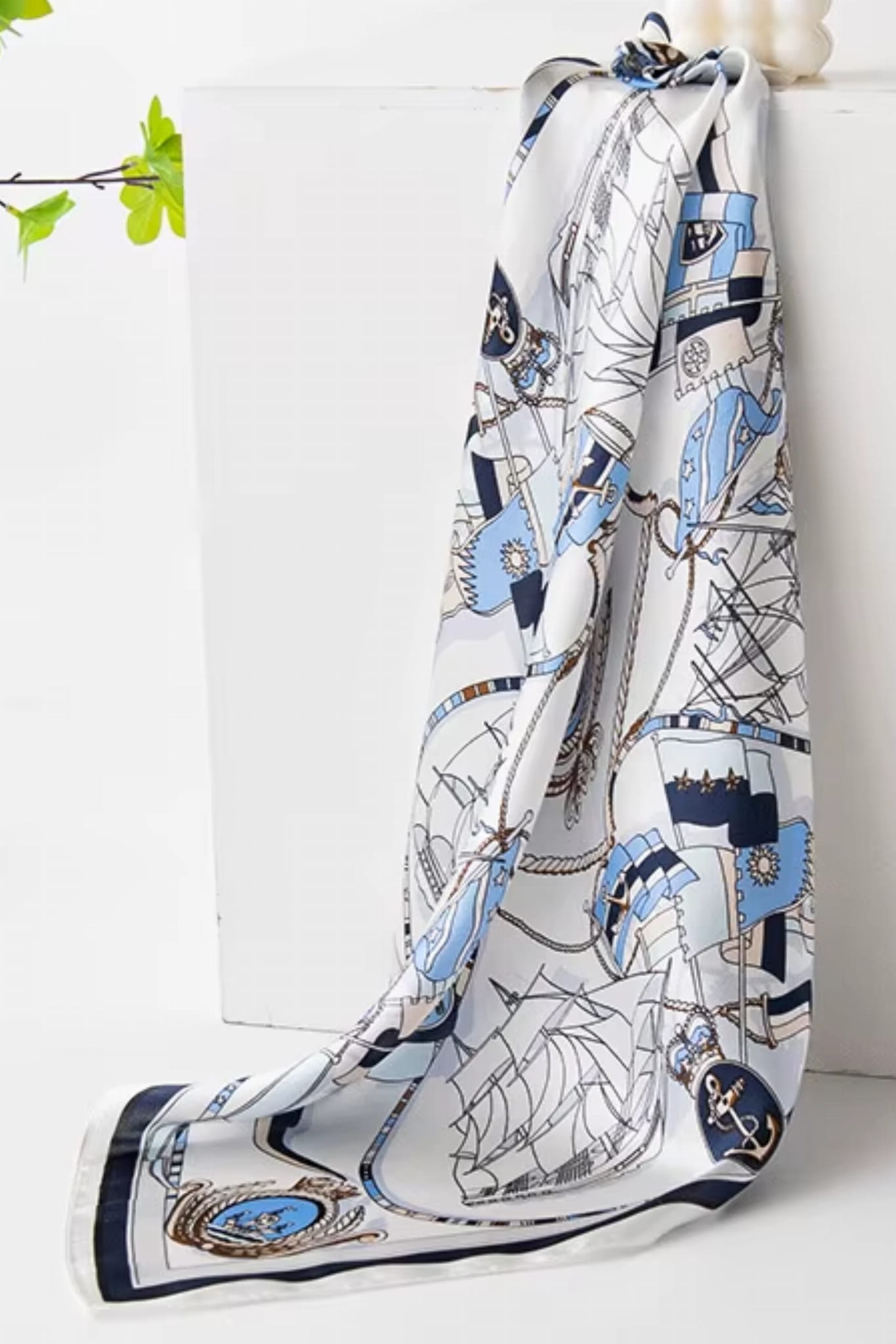 Apaszka, Model: ZS006//T42//21, Kolor: granatowy, Skład materiału: 100% Poliester, Przeznaczenie: Wielosezonowe, Wymiary(długość/szerokość): 70cm/70cm (Apaszka, zdjęcie 3)