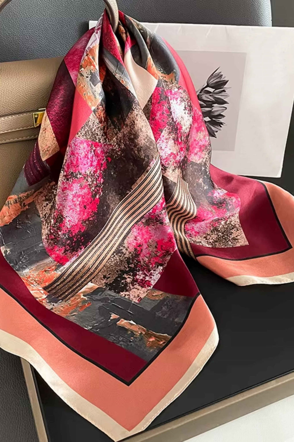 Apaszka, Model: ZS160//T42//21, Kolor: burgundowy, Skład materiału: 100% Jedwab, Przeznaczenie: Wielosezonowe, Wymiary(długość/szerokość): 70cm/70cm