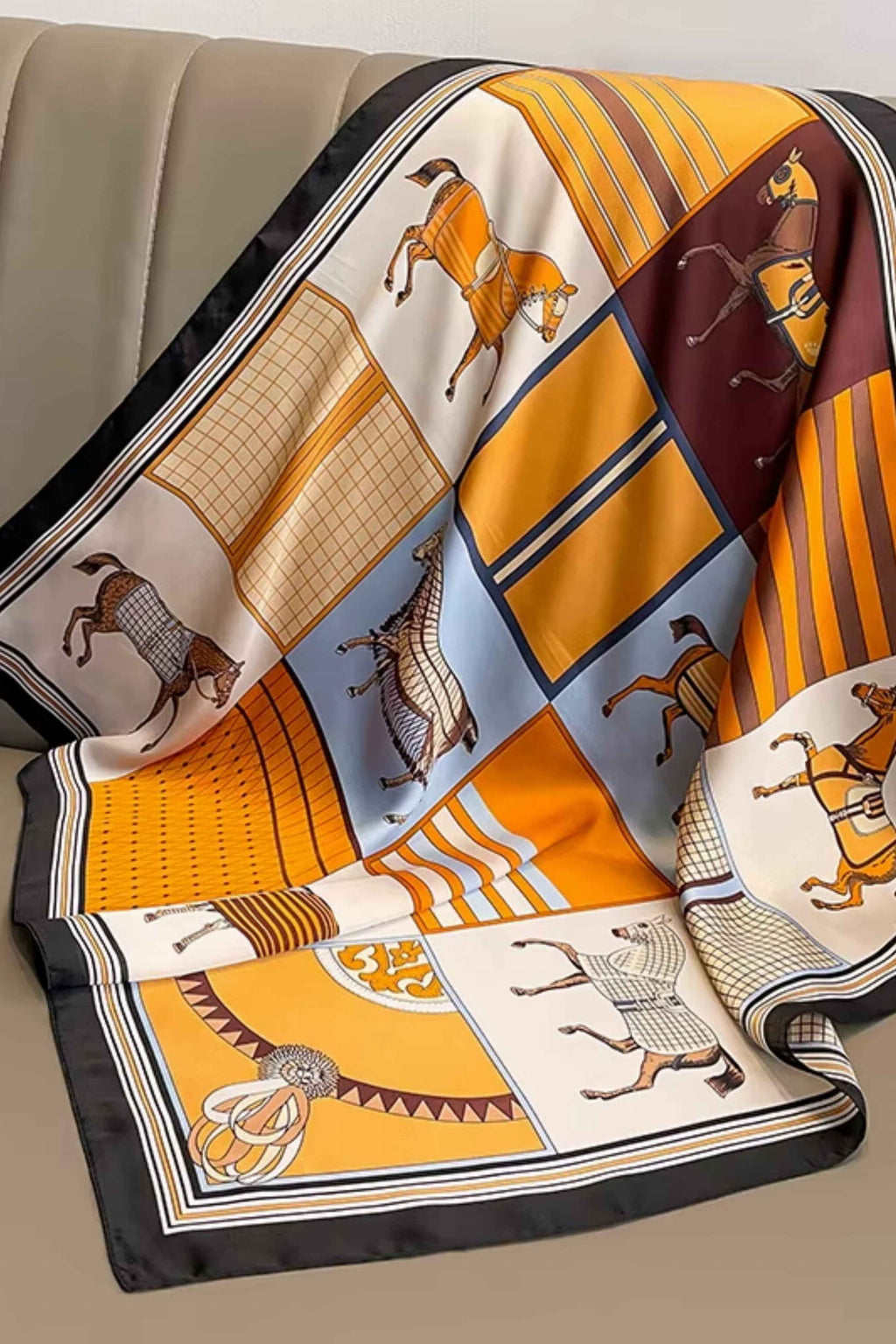 Apaszka, Model: ZS179//T42//21, Kolor: pomarańczowy, Skład materiału: 100% Jedwab, Przeznaczenie: Wielosezonowe, Wymiary(długość/szerokość): 70cm/70cm