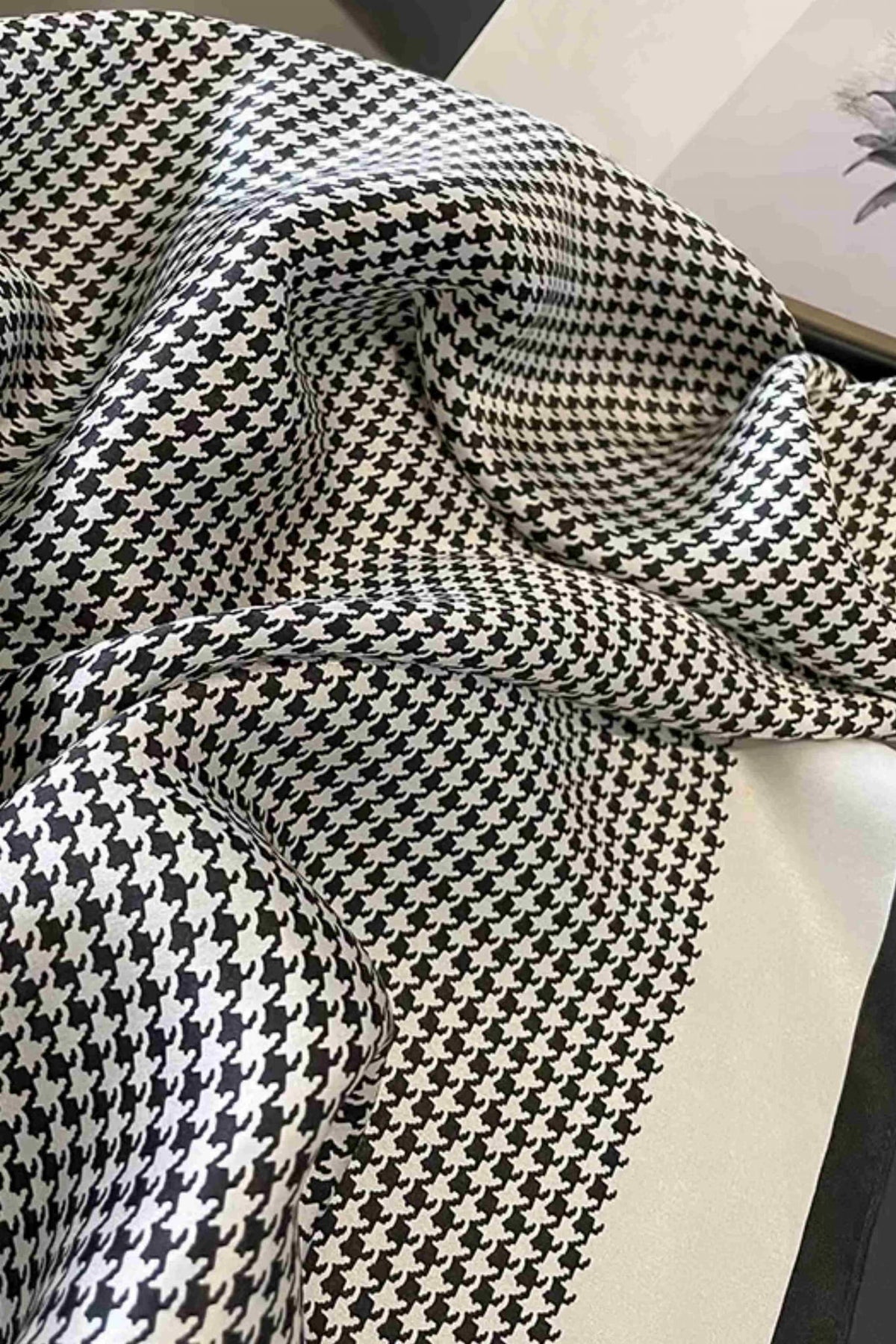 Apaszka damska w pepitkę, 100% jedwabiu, 70 × 70 cm, kolor czarny
