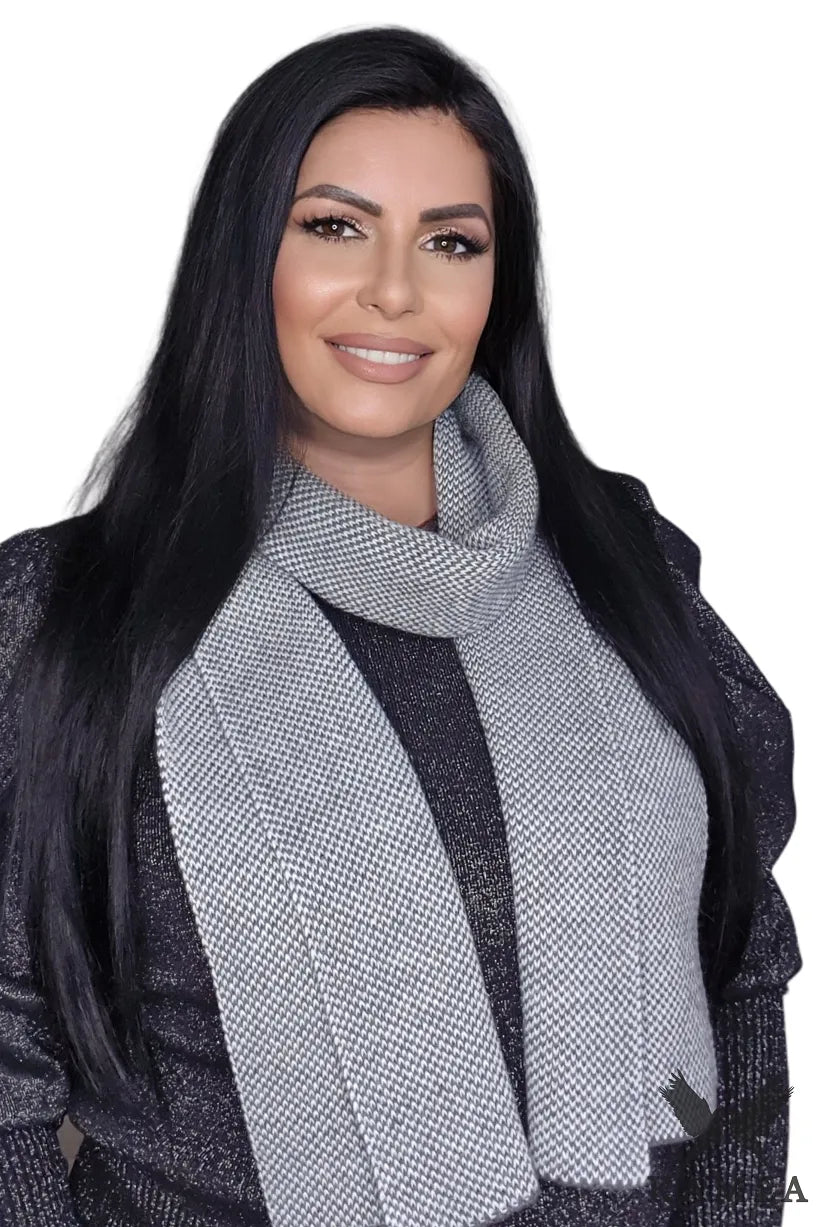 Model: Helena-Szalik, Kolor: grafitowy, Skład materiału: 50% Akryl; 30% Wełna; 10% Wiskoza; 10% Alpaka