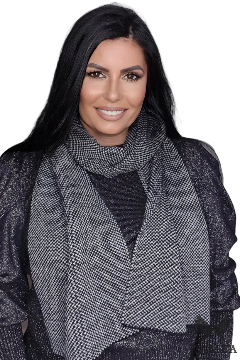 Model: Helena-Szalik, Kolor: czarny, Skład materiału: 50% Akryl; 30% Wełna; 10% Wiskoza; 10% Alpaka