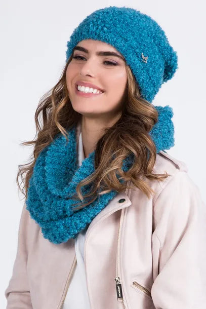 Komplet (Czapka + Komin), Model: Nimfa-Komplet, Kolor: turkusowy, Skład materiału: 38% Akryl; 25% Moher; 20% Wełna; 17% Poliamid, Przeznaczenie: Jesień/Zima, Wymiary(długość/szerokość): 33cm/44cm (Komplet (Czapka + Komin), zdjęcie 2)