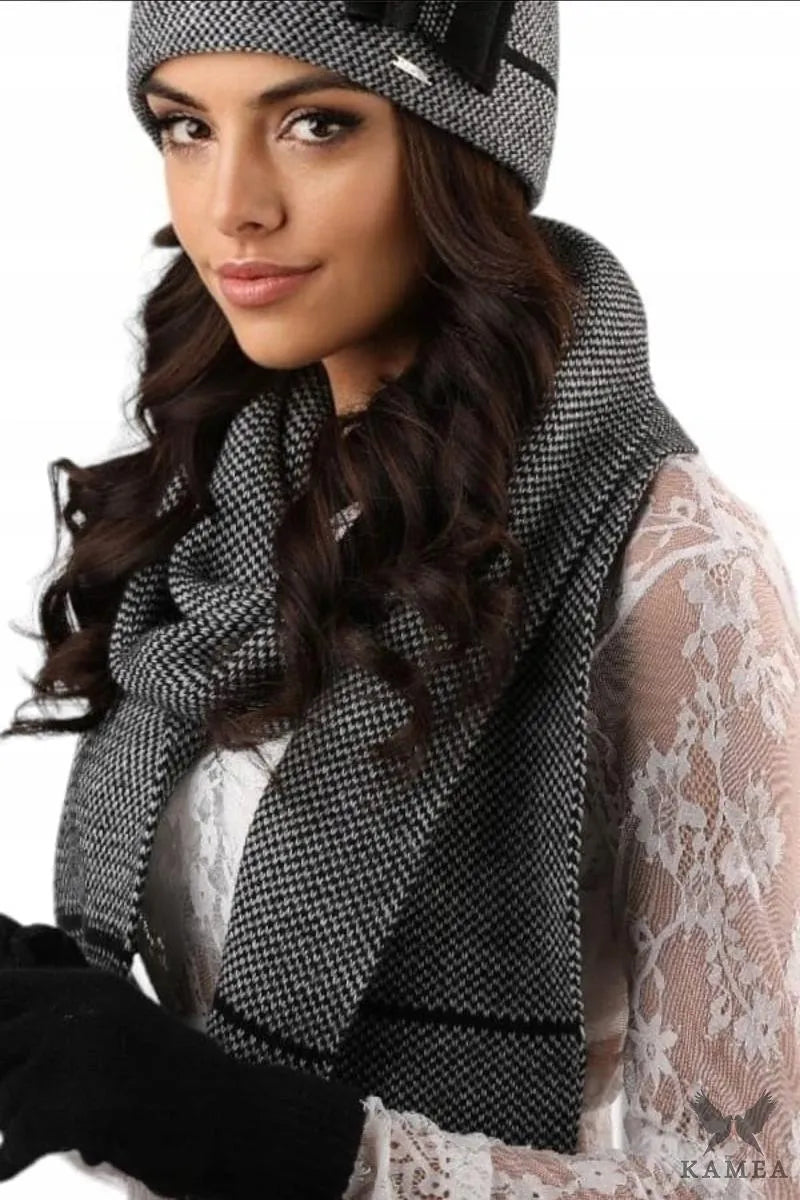 Berety, Model: Bolonia-Szalik, Kolor: czarny, Skład materiału: 50% Akryl; 30% Wełna; 10% Wiskoza; 10% Alpaka