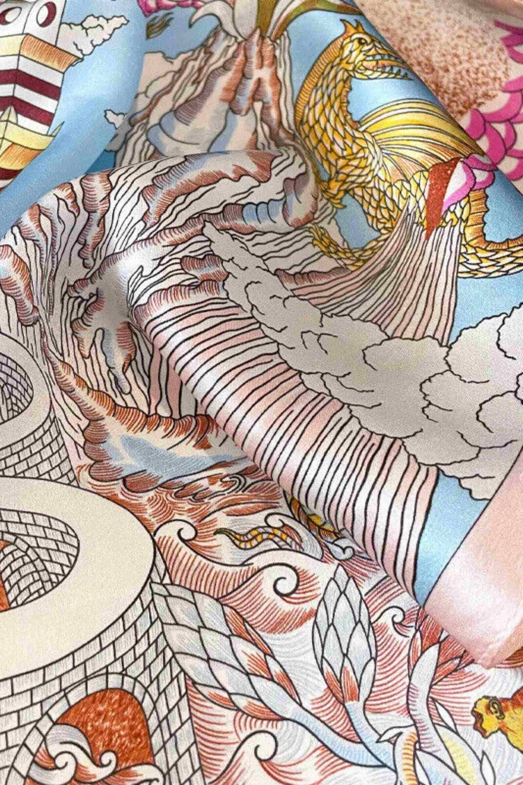 Przód apaszki Magic Journey z ilustracyjnym motywem gór i orientacyjnej architektury | KAMEA | Spironik.pl