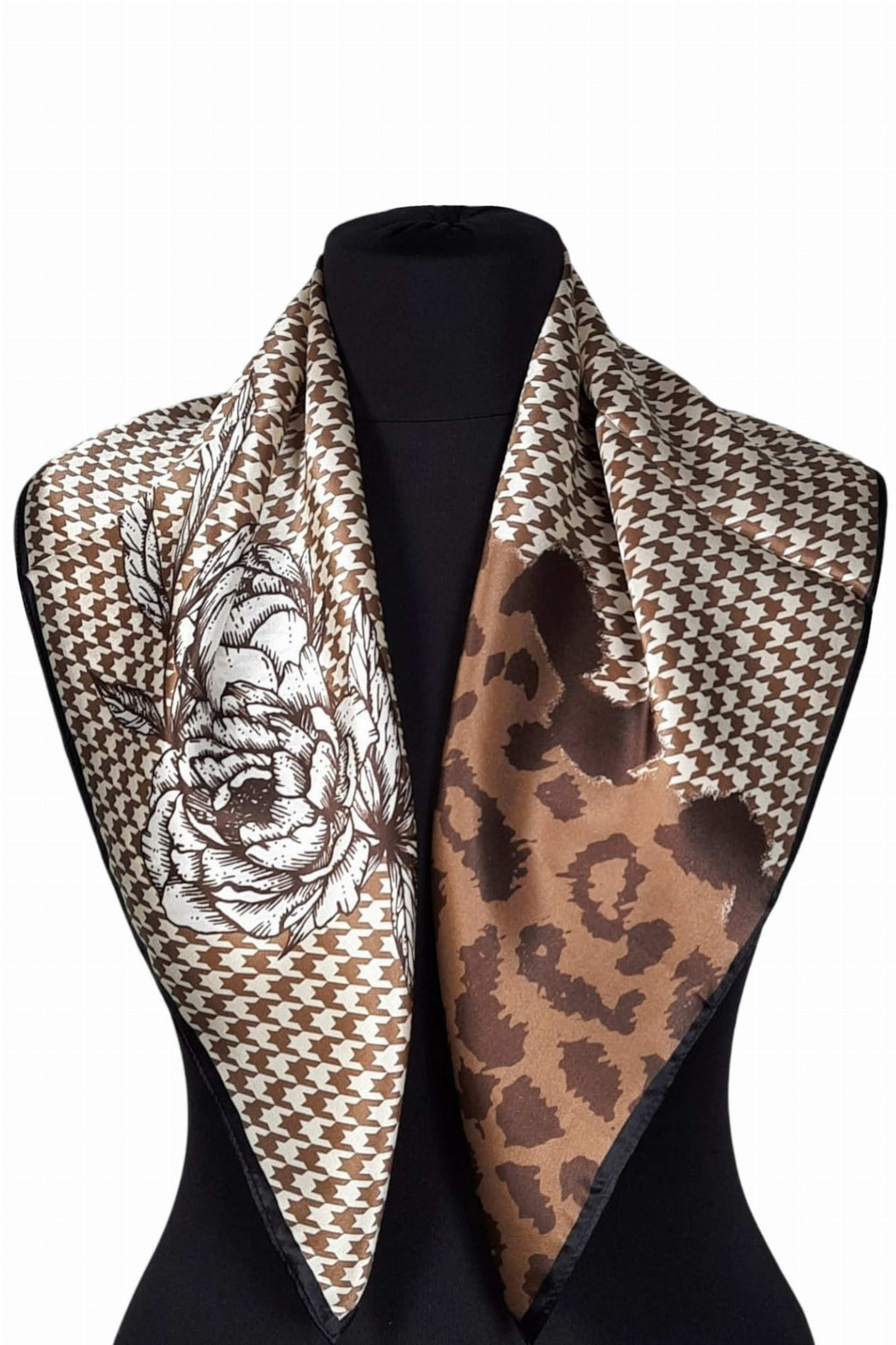 Apaszka, Model: ZS268//T42//21, Kolor: brązowy, Skład materiału: 100% Jedwab, Przeznaczenie: Wielosezonowe, Wymiary(długość/szerokość): 70cm/70cm