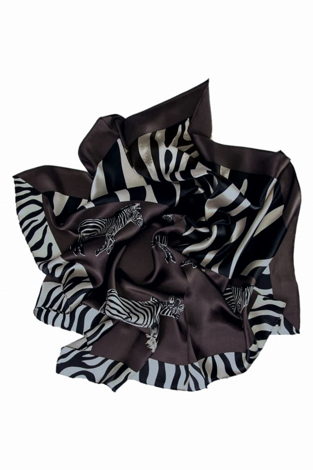 Apaszka 70x70 cm w użyciu jako ozdoba na szyi, podkreślająca stylizację | KAMEA | Spironik.pl