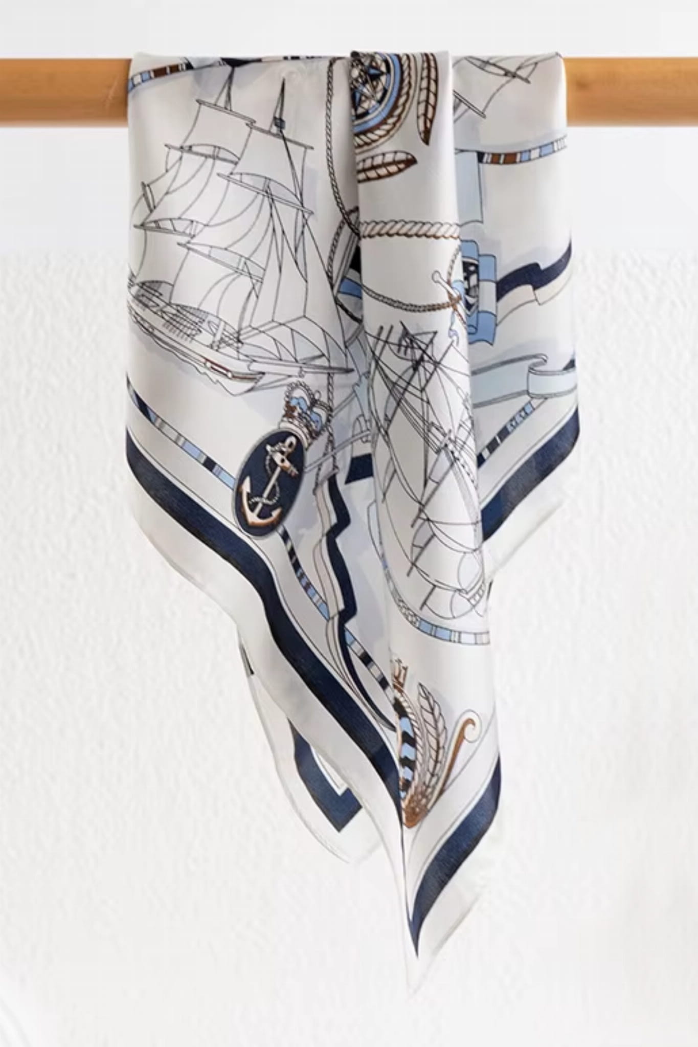 Apaszka, Model: ZS006//T42//21, Kolor: granatowy, Skład materiału: 100% Poliester, Przeznaczenie: Wielosezonowe, Wymiary(długość/szerokość): 70cm/70cm (Apaszka, zdjęcie 6)