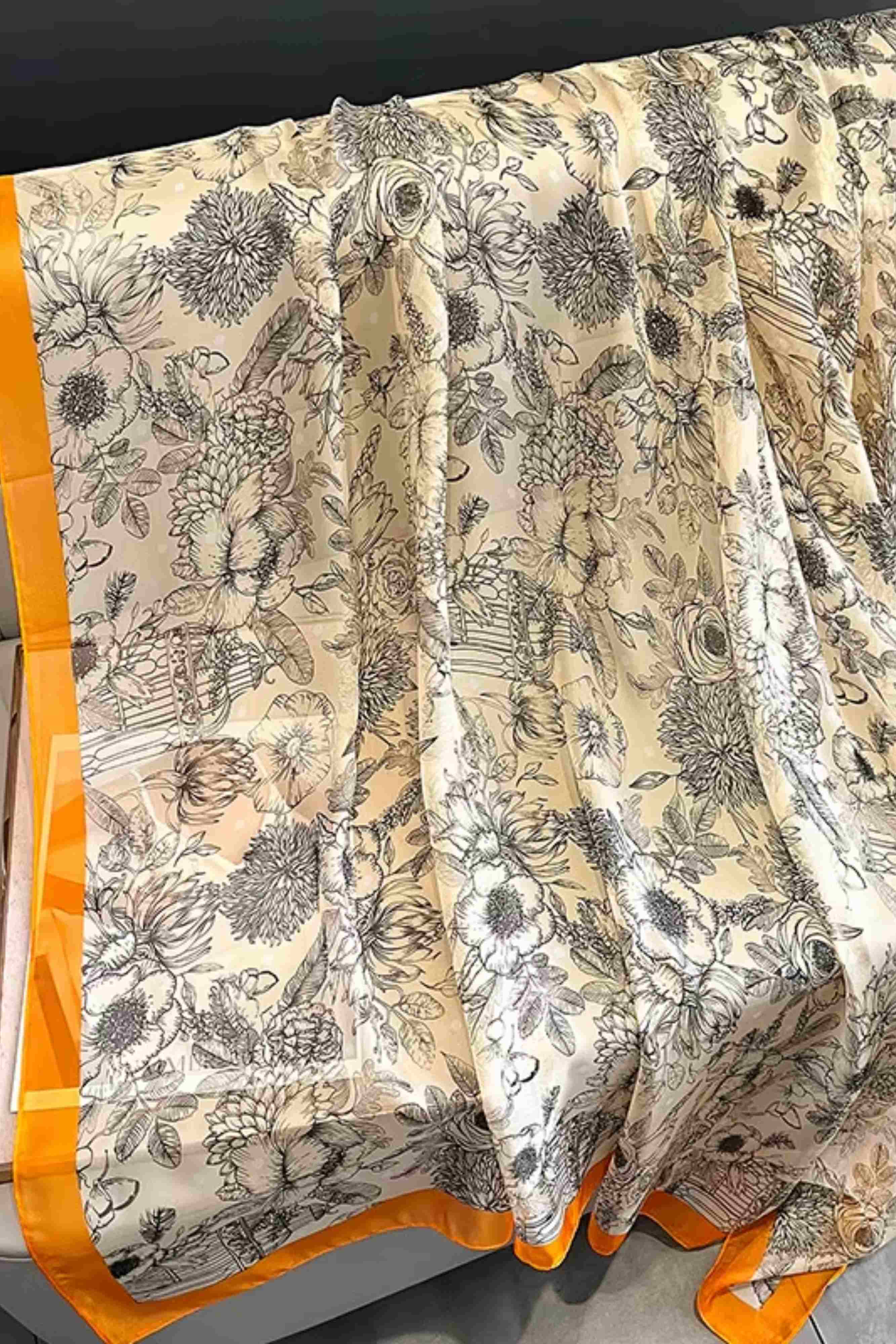 Szalik Damski, Model: YY035//T23//2, Kolor: beżowy, Skład materiału: 100% Poliester, Przeznaczenie: Wielosezonowe, Wymiary(długość/szerokość): 190cm/135cm (Szalik Damski, zdjęcie 3)