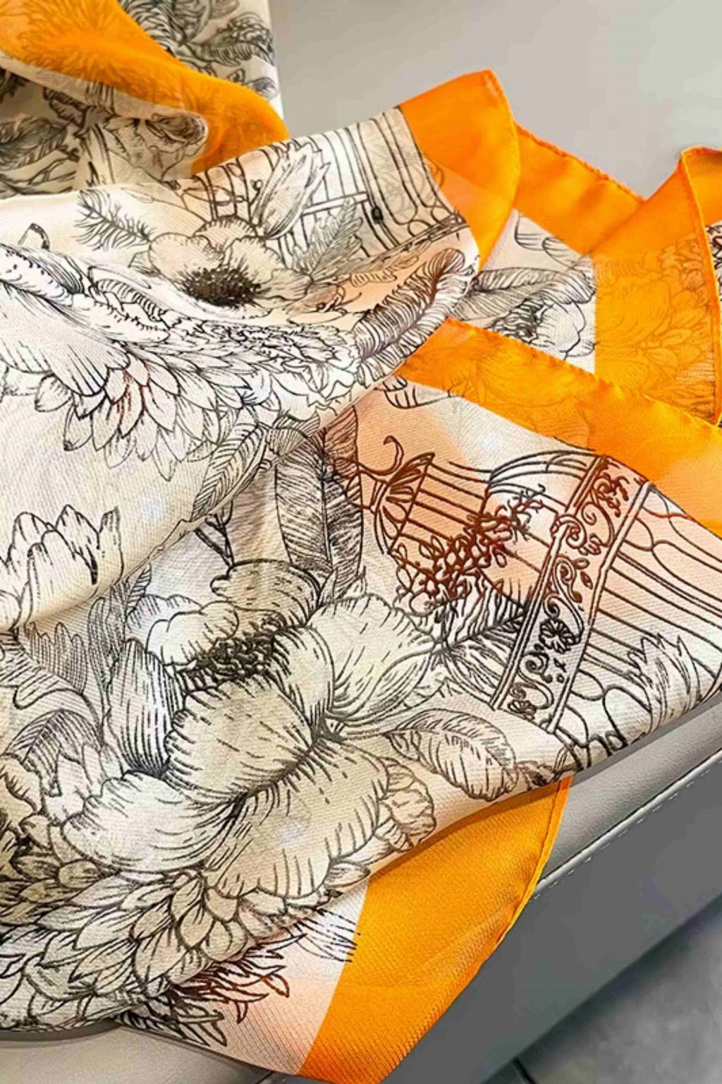 Szalik Damski, Model: YY035//T23//2, Kolor: beżowy, Skład materiału: 100% Poliester, Przeznaczenie: Wielosezonowe, Wymiary(długość/szerokość): 190cm/135cm (Szalik Damski, zdjęcie 4)