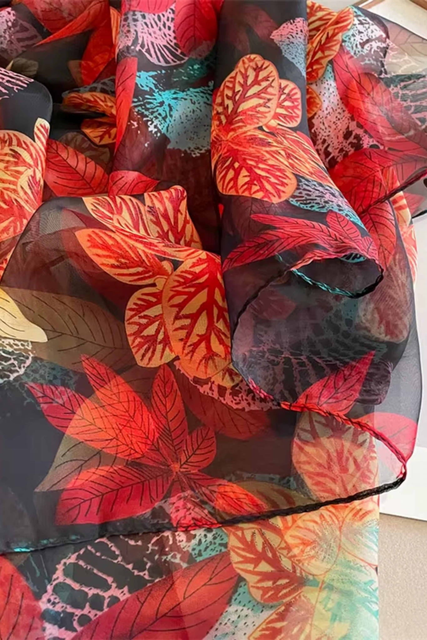 Szalik Damski, Model: YY039//T23//2, Kolor: czerwony, Skład materiału: 100% Poliester, Przeznaczenie: Wielosezonowe, Wymiary(długość/szerokość): 190cm/135cm (Szalik Damski, zdjęcie 4)