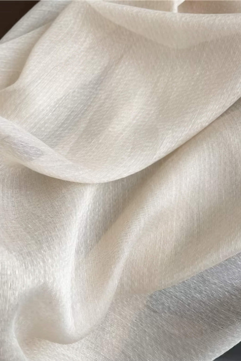 Szalik Damski, Model: RS034-7//T22//1, Kolor: ekru, Skład materiału: 60% Jedwab; 40% Poliester, Przeznaczenie: Wielosezonowe, Wymiary(długość/szerokość): 180cm/70cm (Szalik Damski, zdjęcie 3)