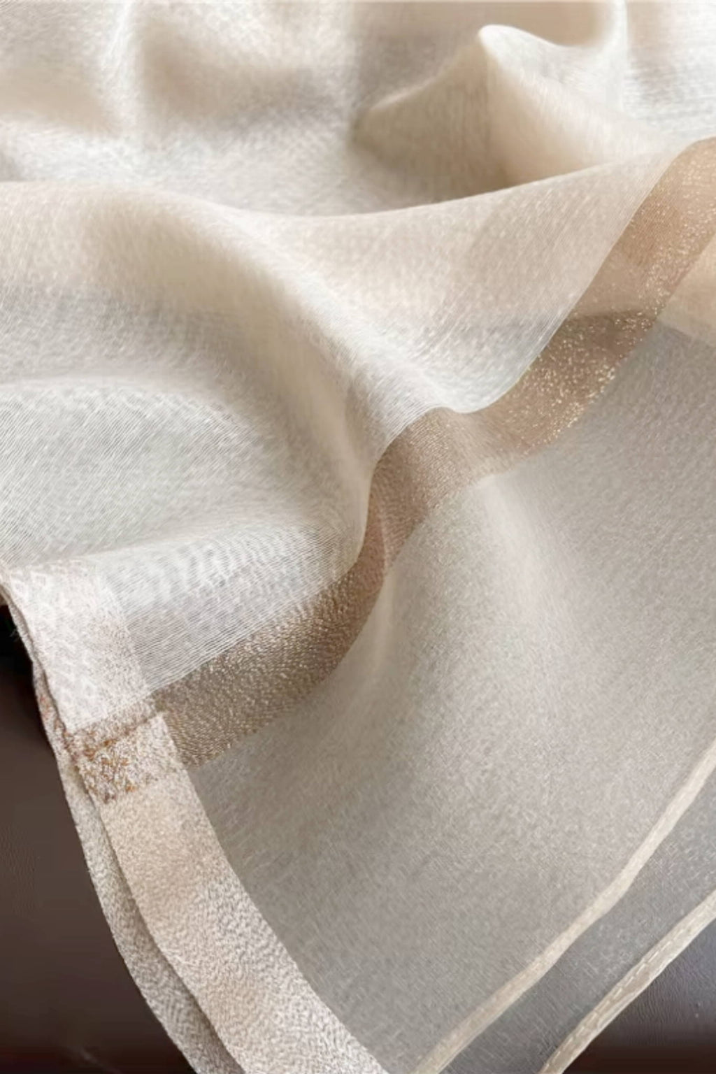 Szalik Damski, Model: RS034-7//T22//1, Kolor: ekru, Skład materiału: 60% Jedwab; 40% Poliester, Przeznaczenie: Wielosezonowe, Wymiary(długość/szerokość): 180cm/70cm (Szalik Damski, zdjęcie 4)