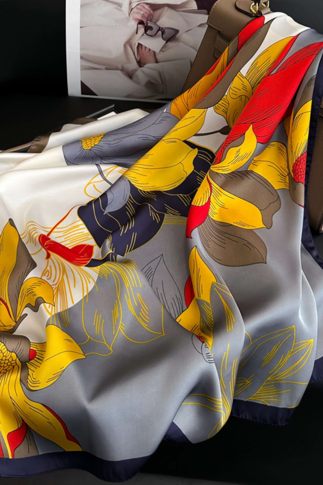 Apaszka, Model: FJ441-1//T41//20, Kolor: szary, Skład materiału: 100% Poliester, Przeznaczenie: Wielosezonowe, Wymiary(długość/szerokość): 70cm/70cm