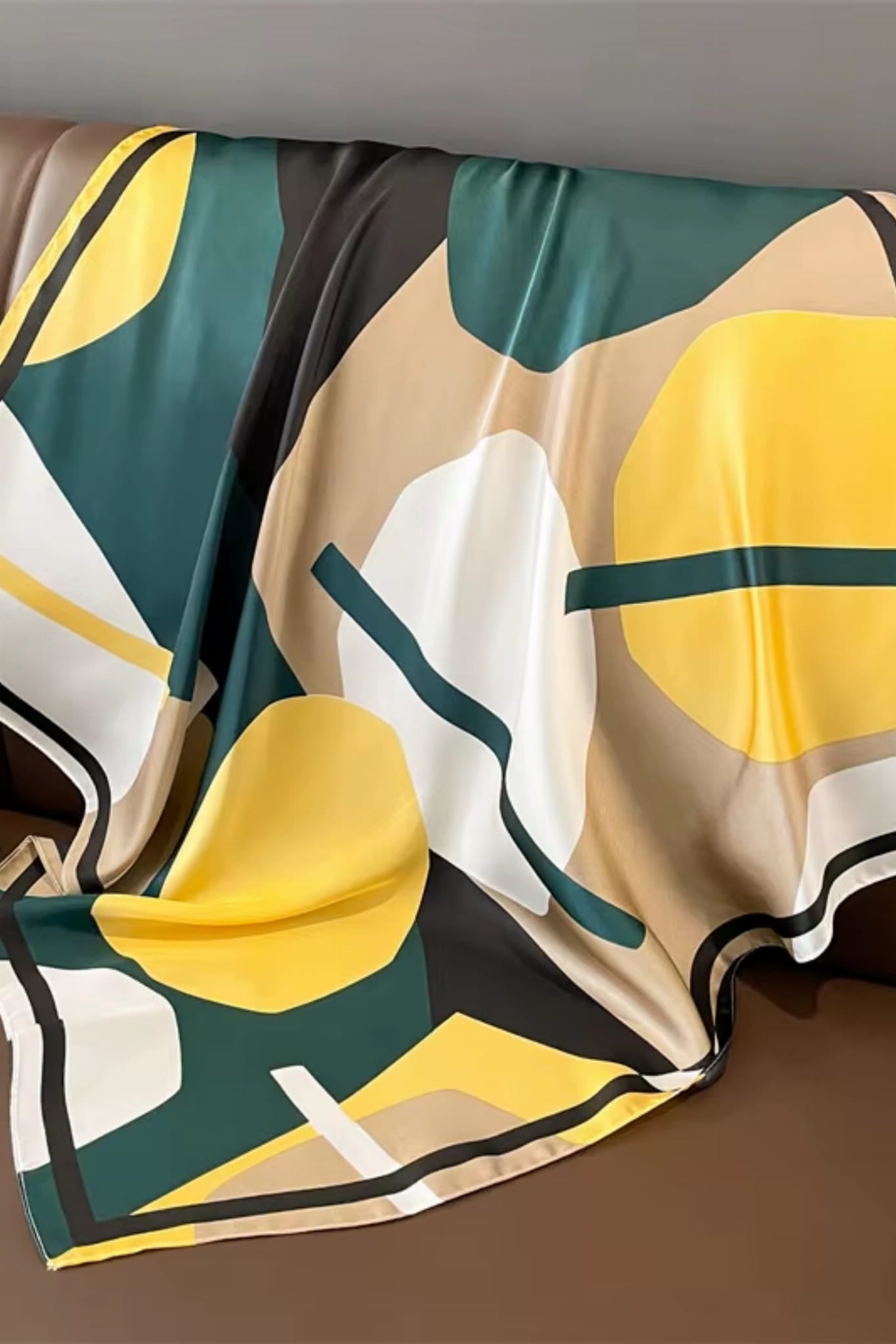 Apaszka, Model: FJ277-1//T40//19, Kolor: zielony, Skład materiału: 100% Poliester, Przeznaczenie: Wielosezonowe, Wymiary(długość/szerokość): 70cm/70cm (Apaszka, zdjęcie 2)