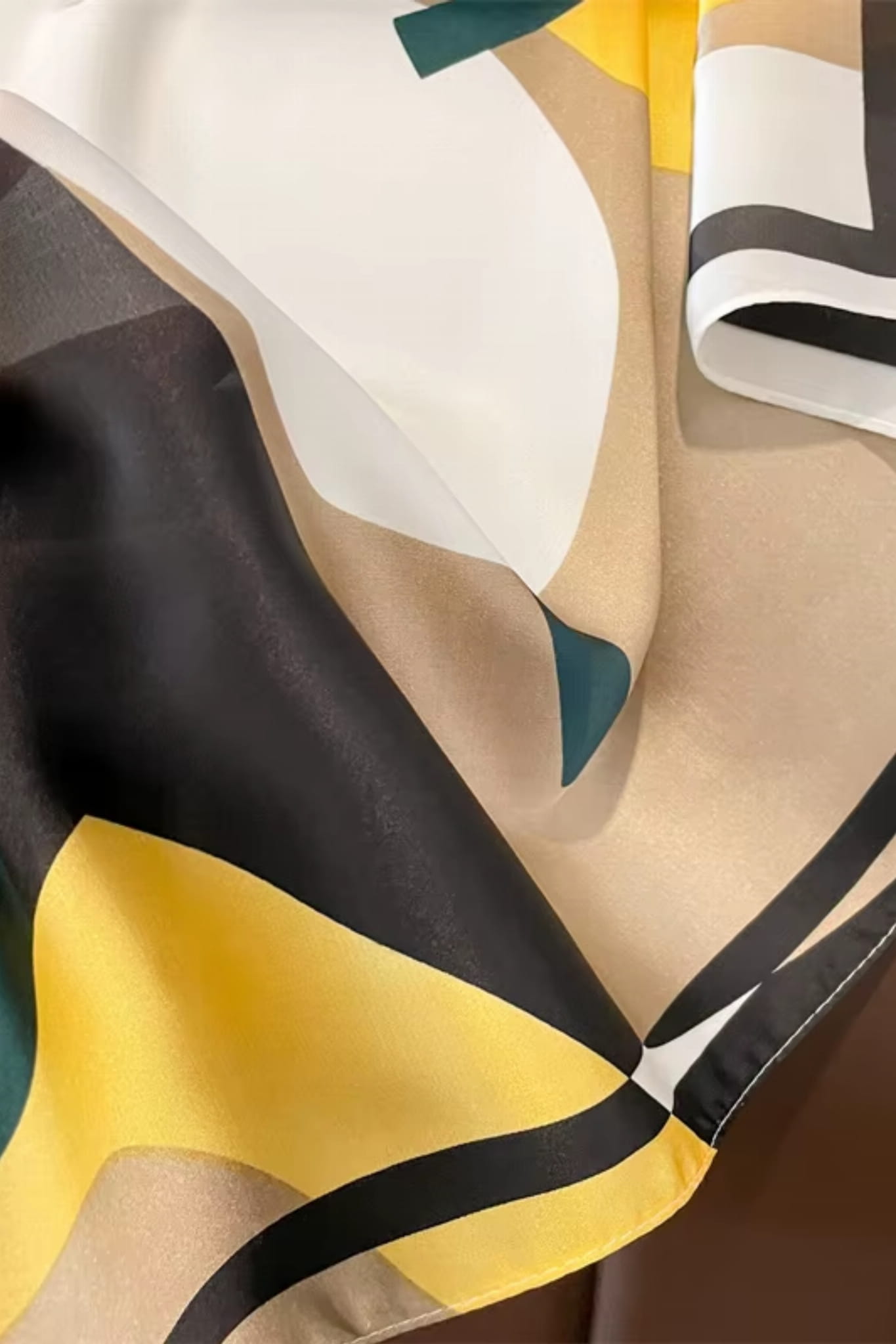 Apaszka, Model: FJ277-1//T40//19, Kolor: zielony, Skład materiału: 100% Poliester, Przeznaczenie: Wielosezonowe, Wymiary(długość/szerokość): 70cm/70cm (Apaszka, zdjęcie 3)