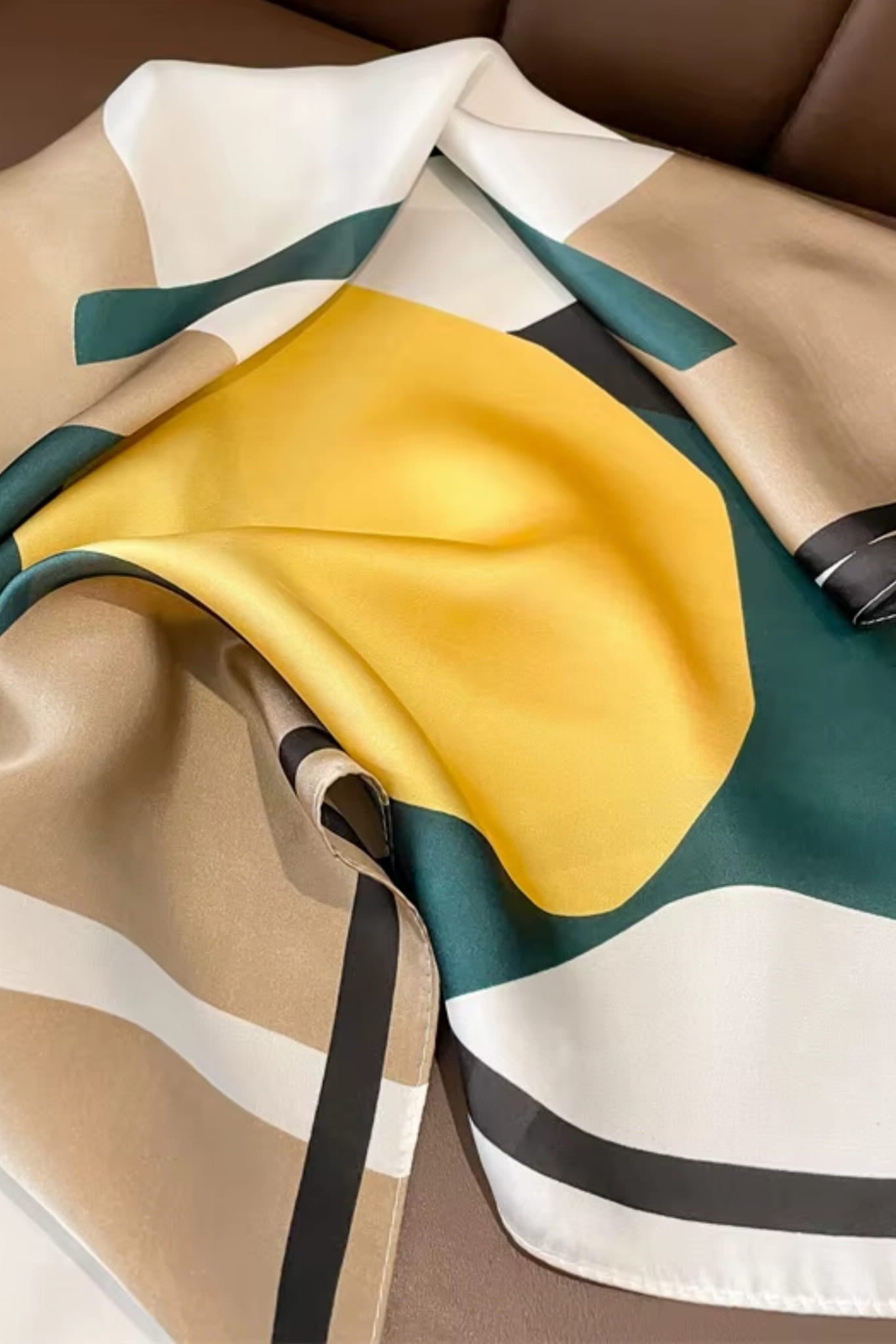 Apaszka, Model: FJ277-1//T40//19, Kolor: zielony, Skład materiału: 100% Poliester, Przeznaczenie: Wielosezonowe, Wymiary(długość/szerokość): 70cm/70cm (Apaszka, zdjęcie 4)