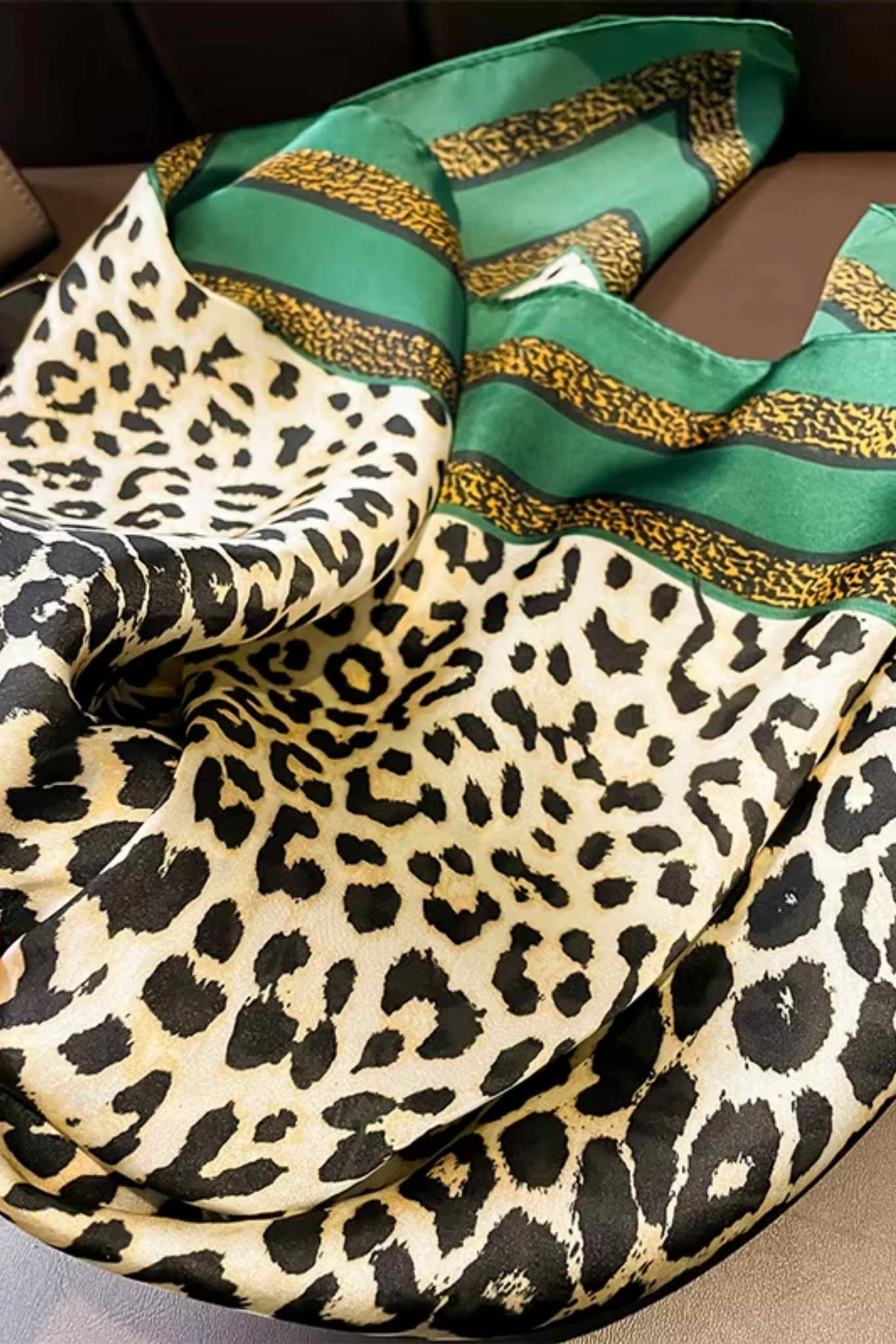 Apaszka w stylu glamour, noszona na szyi, jako opaska lub ozdoba torebki | KAMEA | Spironik.pl