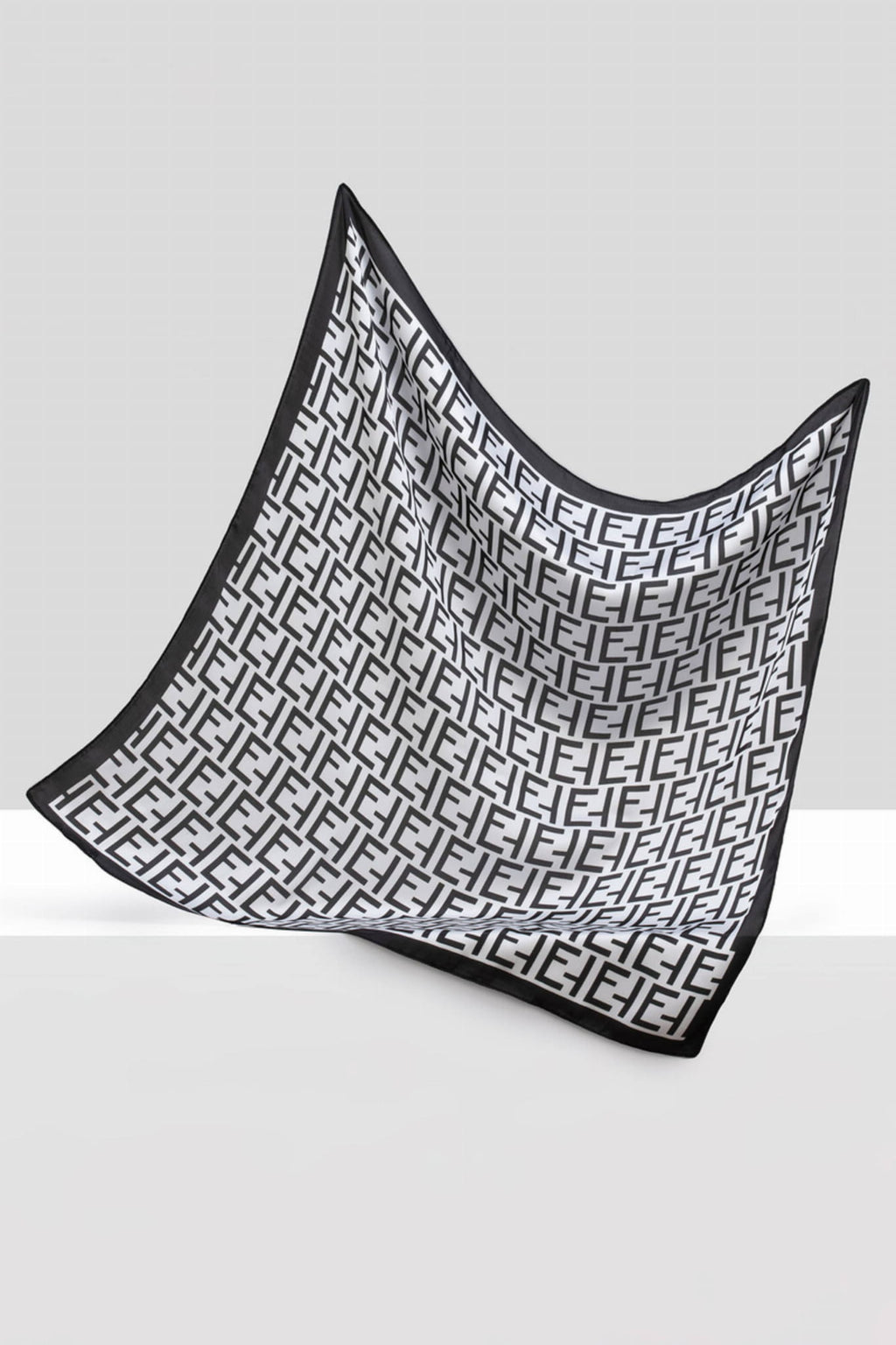 Apaszka 70x70 cm z geometrycznym wzorem, złożona na stole, prezentująca elegancki design | KAMEA | Spironik.pl