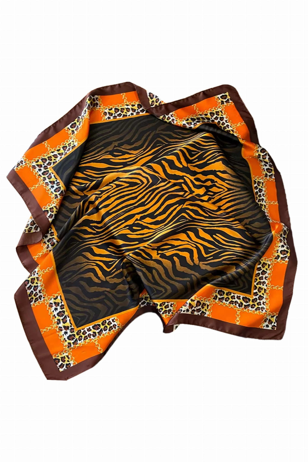 Detal apaszki z poliesteru o jedwabistym wykończeniu, ukazujący tygrysie pasy i brązową lamówkę | KAMEA | Spironik.pl